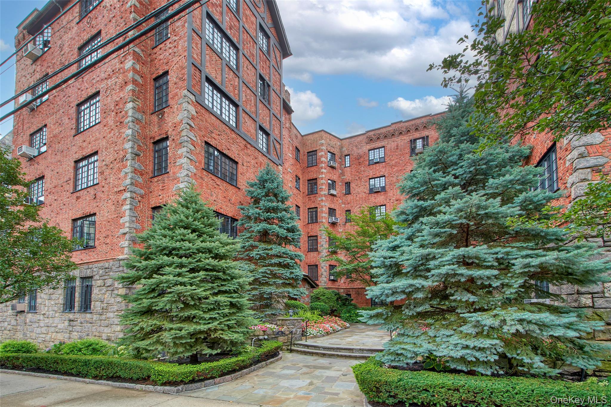 45 W Pondfield Road Unit: 1F