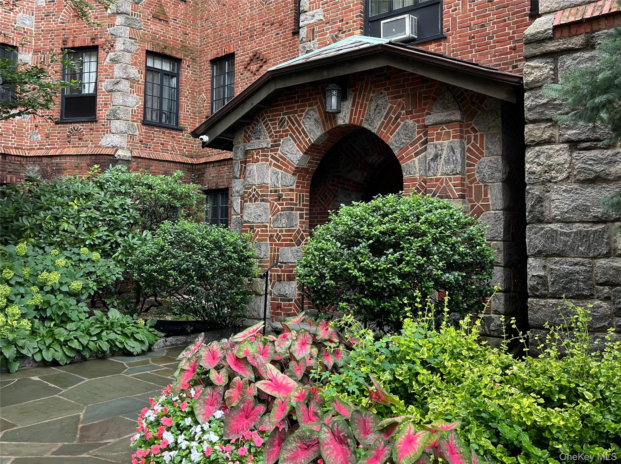 45 W Pondfield Road Unit: 1F