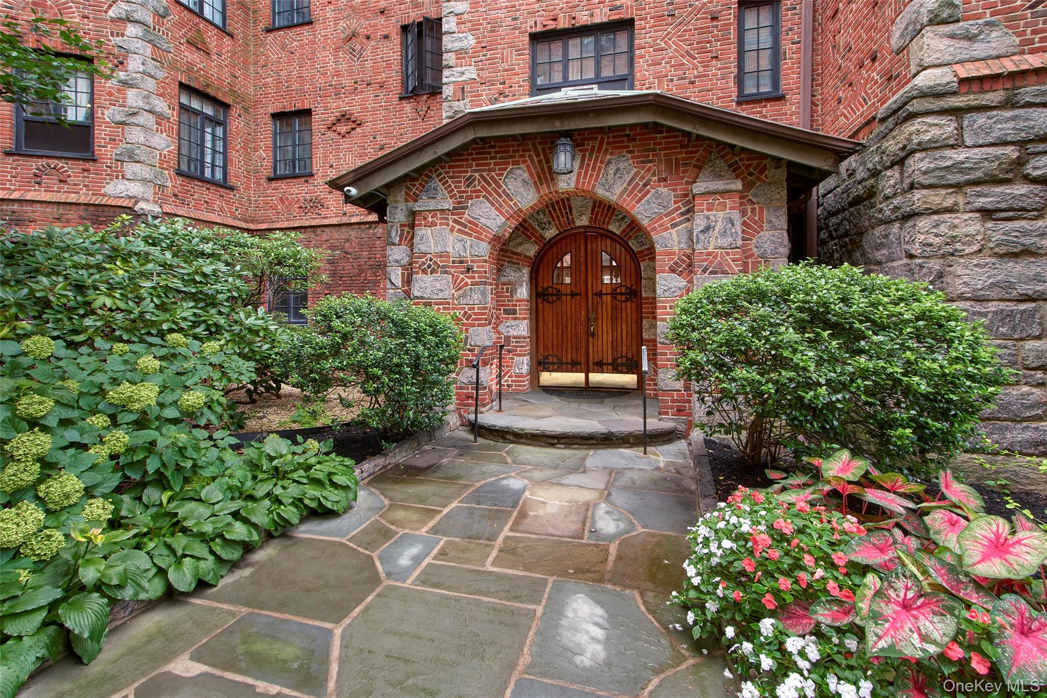 45 W Pondfield Road Unit: 1F