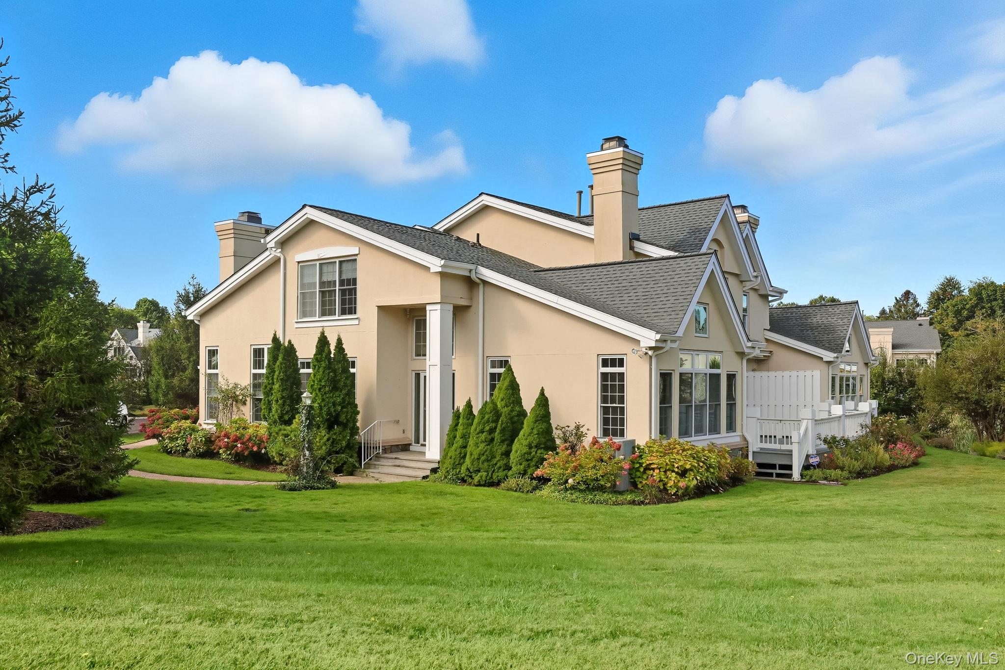 27 Doral Greens Drive E