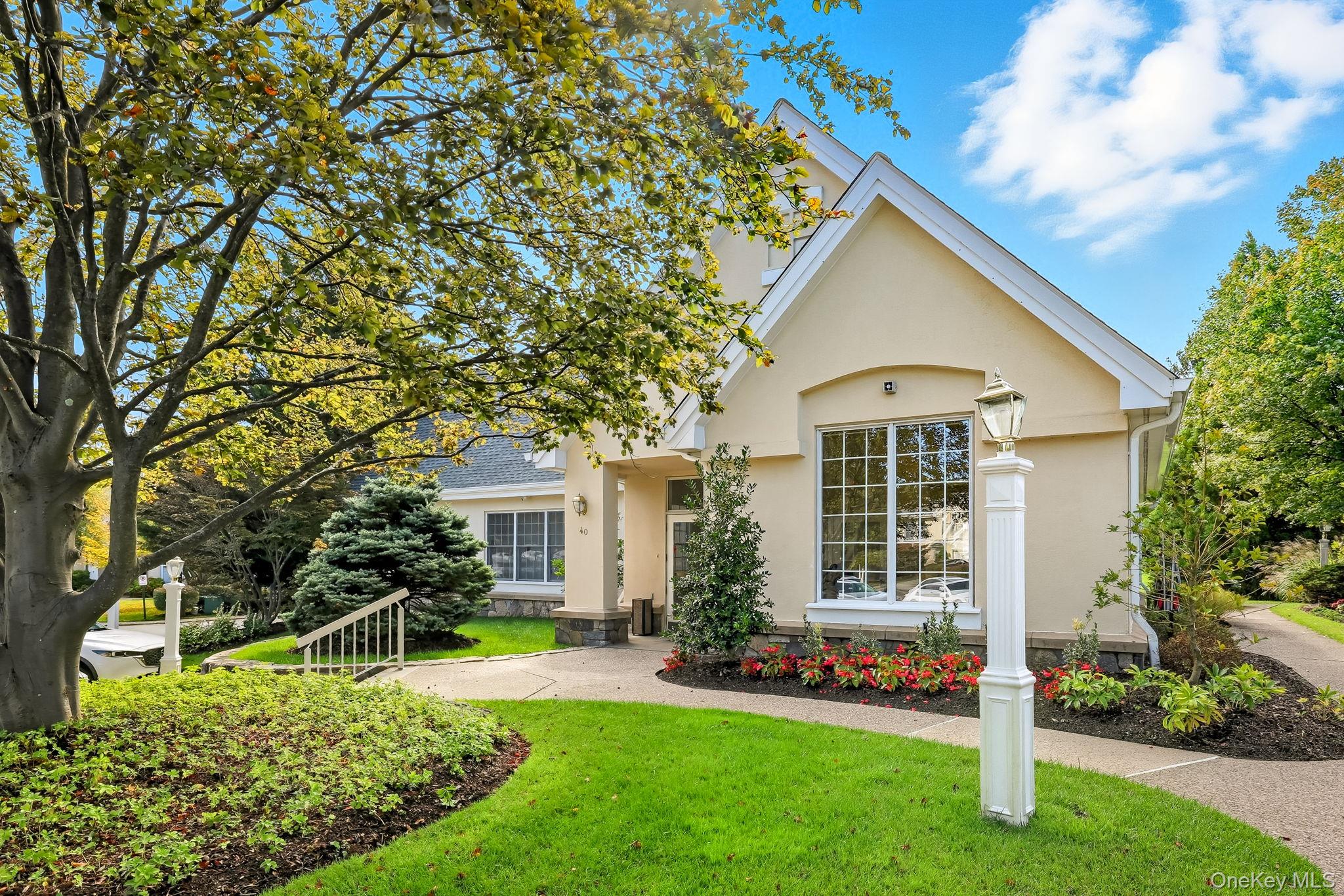 27 Doral Greens Drive E