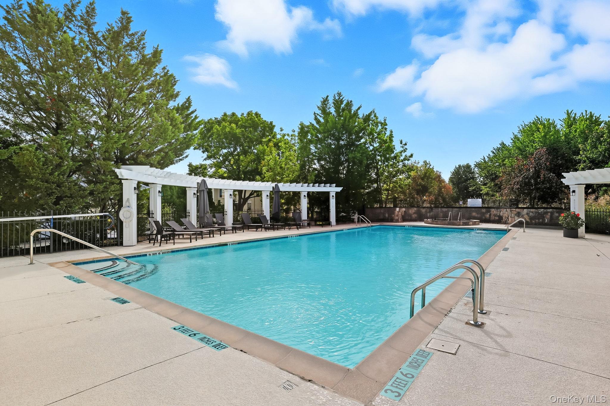 27 Doral Greens Drive E