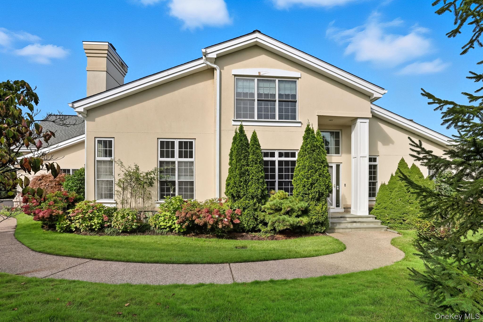27 Doral Greens Drive E