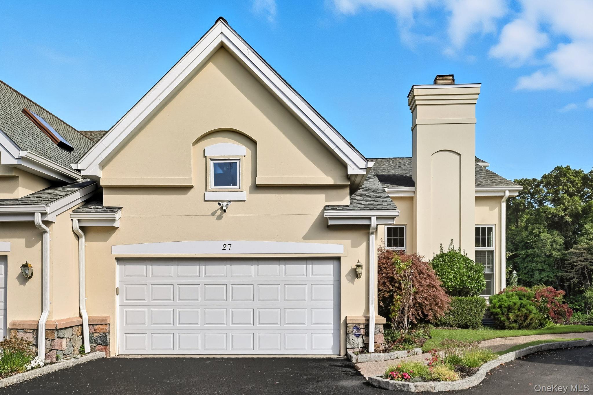 27 Doral Greens Drive E