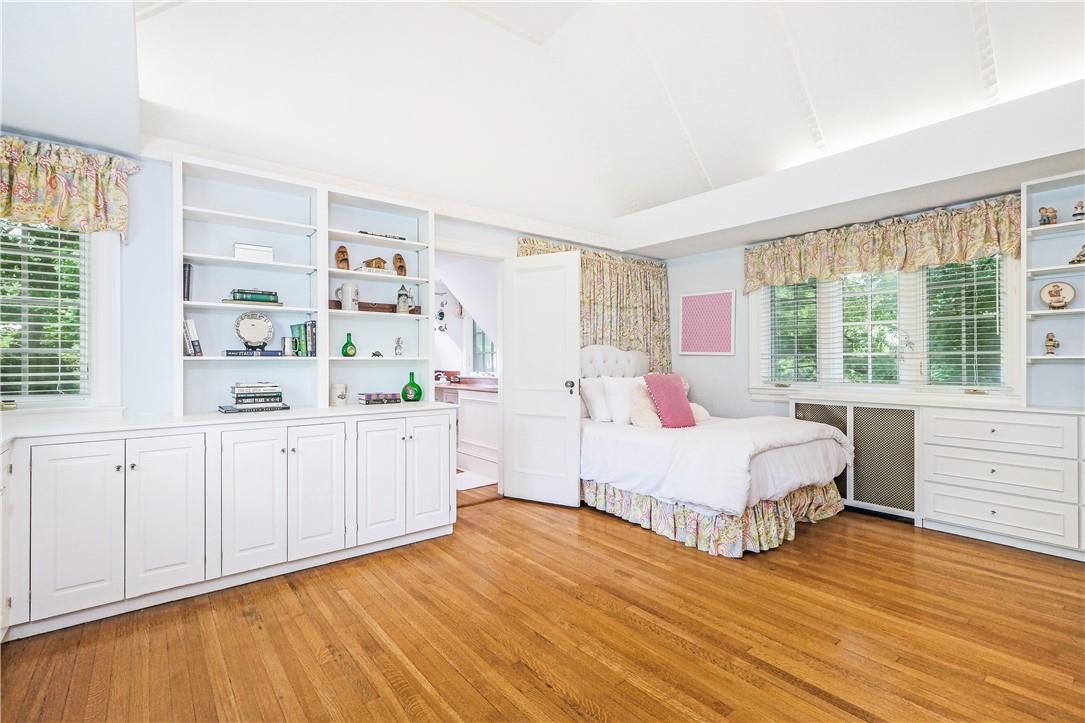 8 Ridgewood Drive