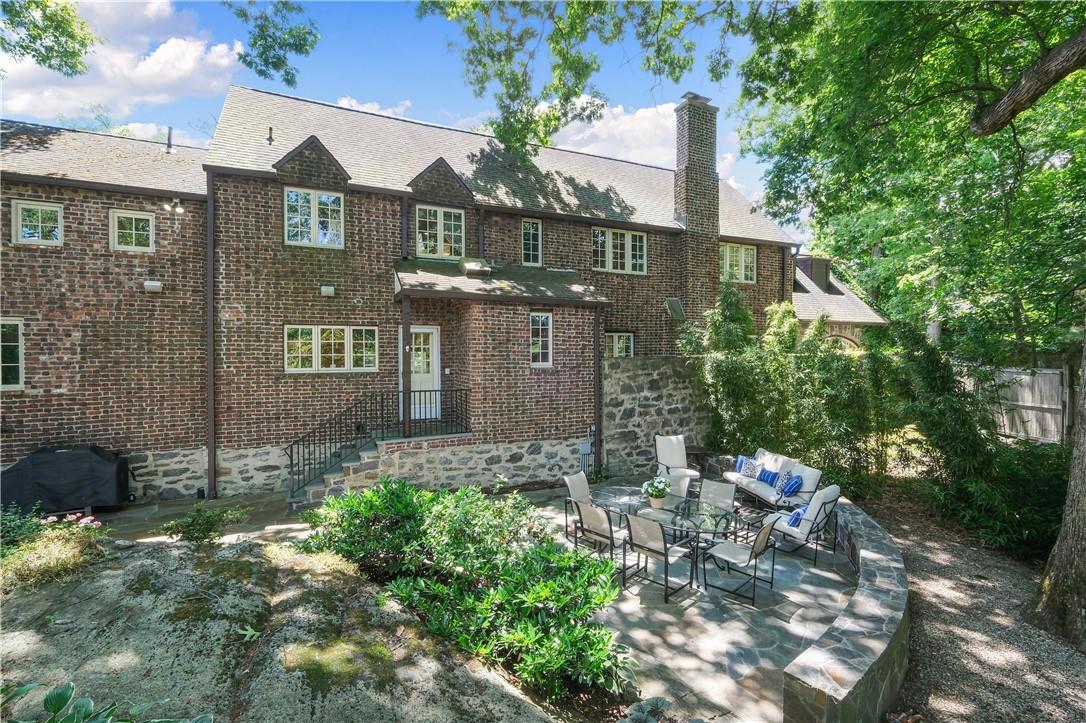 8 Ridgewood Drive