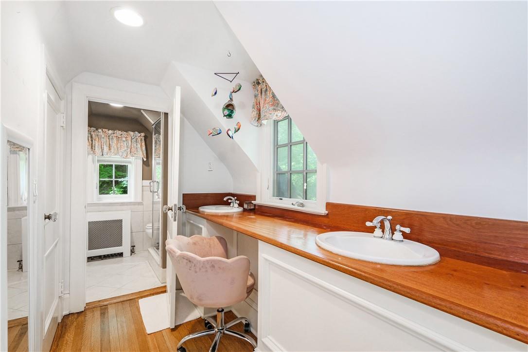 8 Ridgewood Drive