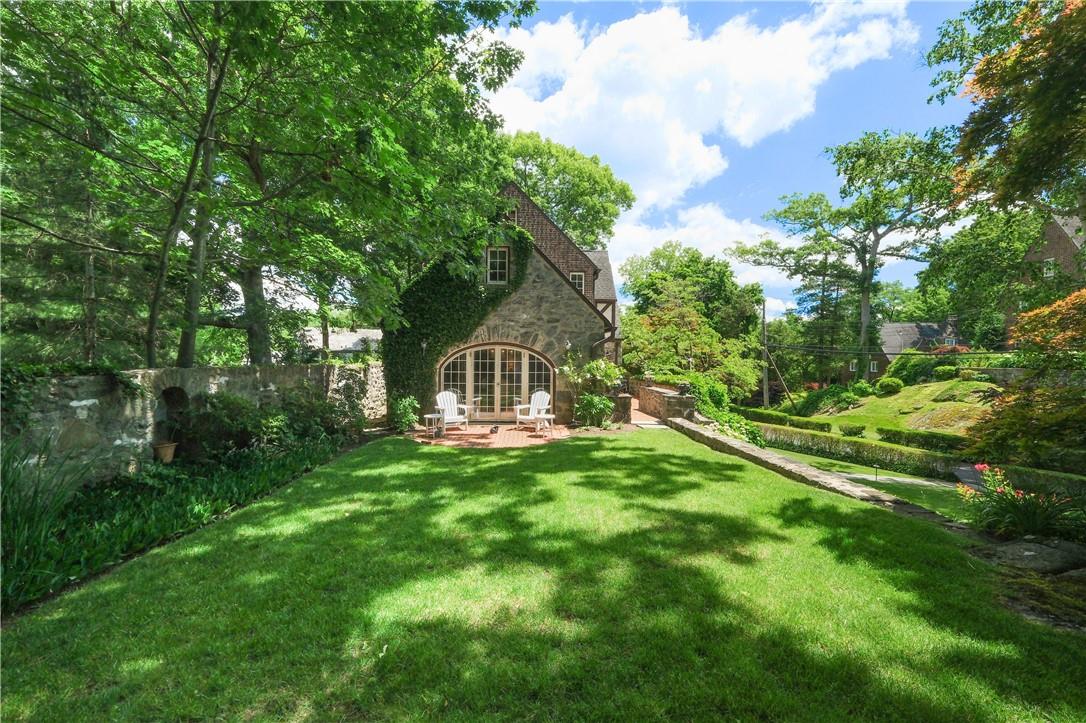 8 Ridgewood Drive