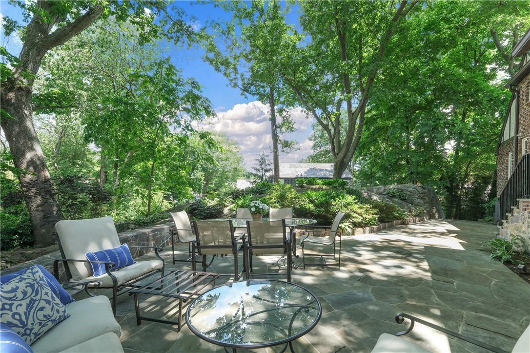 8 Ridgewood Drive