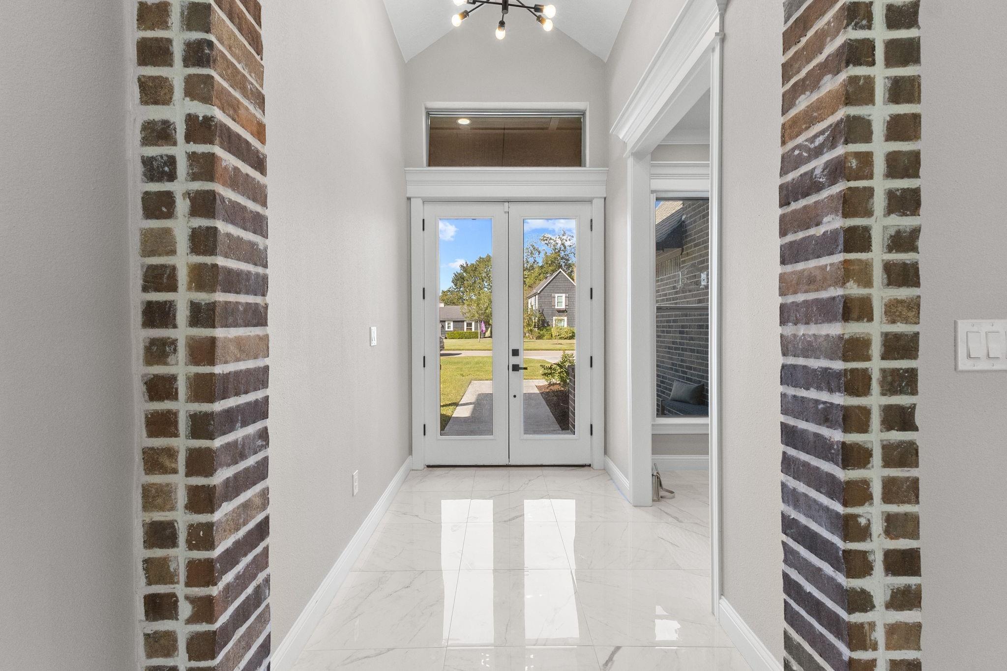 245 W Caldwood Drive