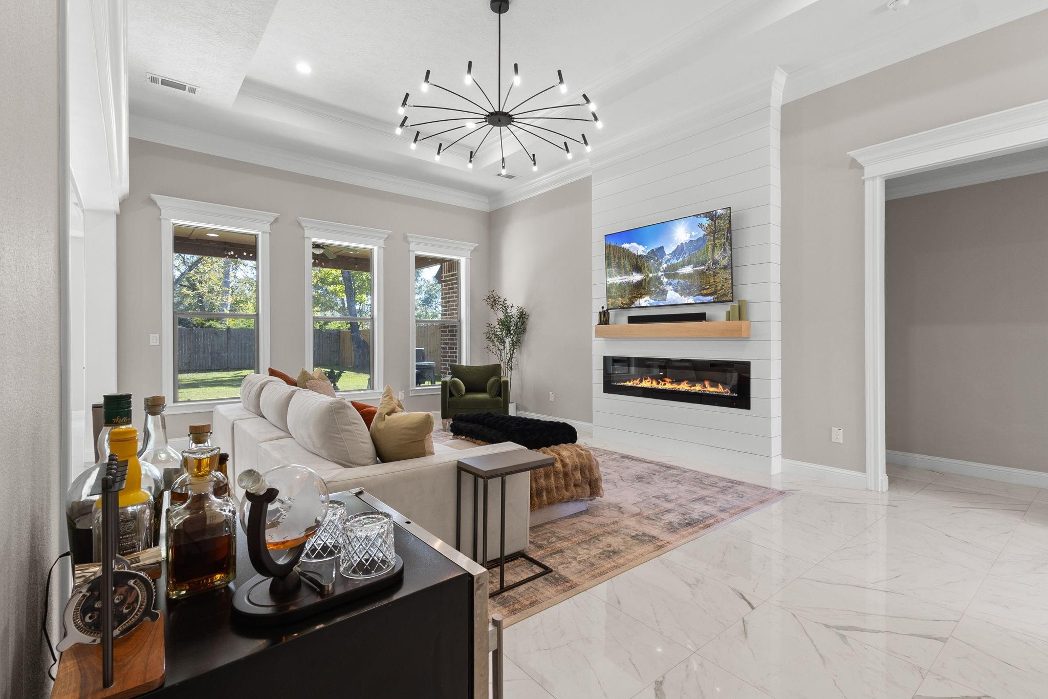 245 W Caldwood Drive