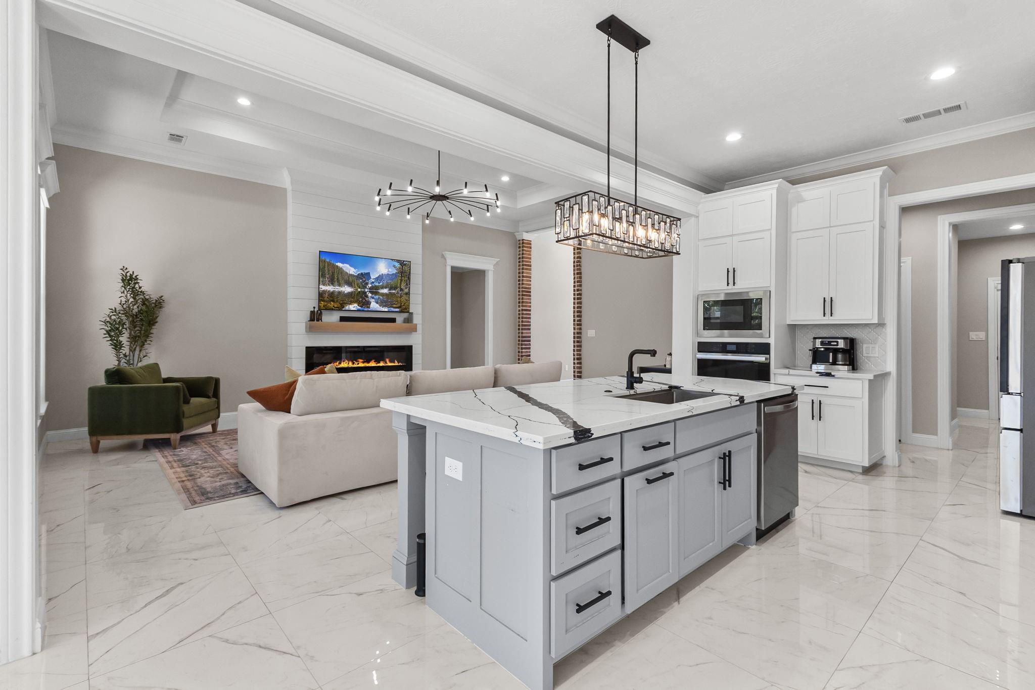 245 W Caldwood Drive