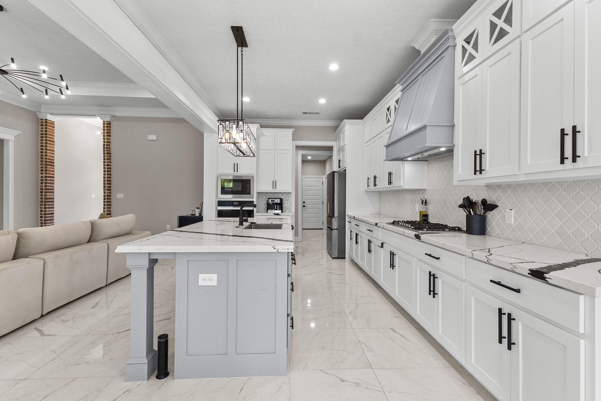 245 W Caldwood Drive