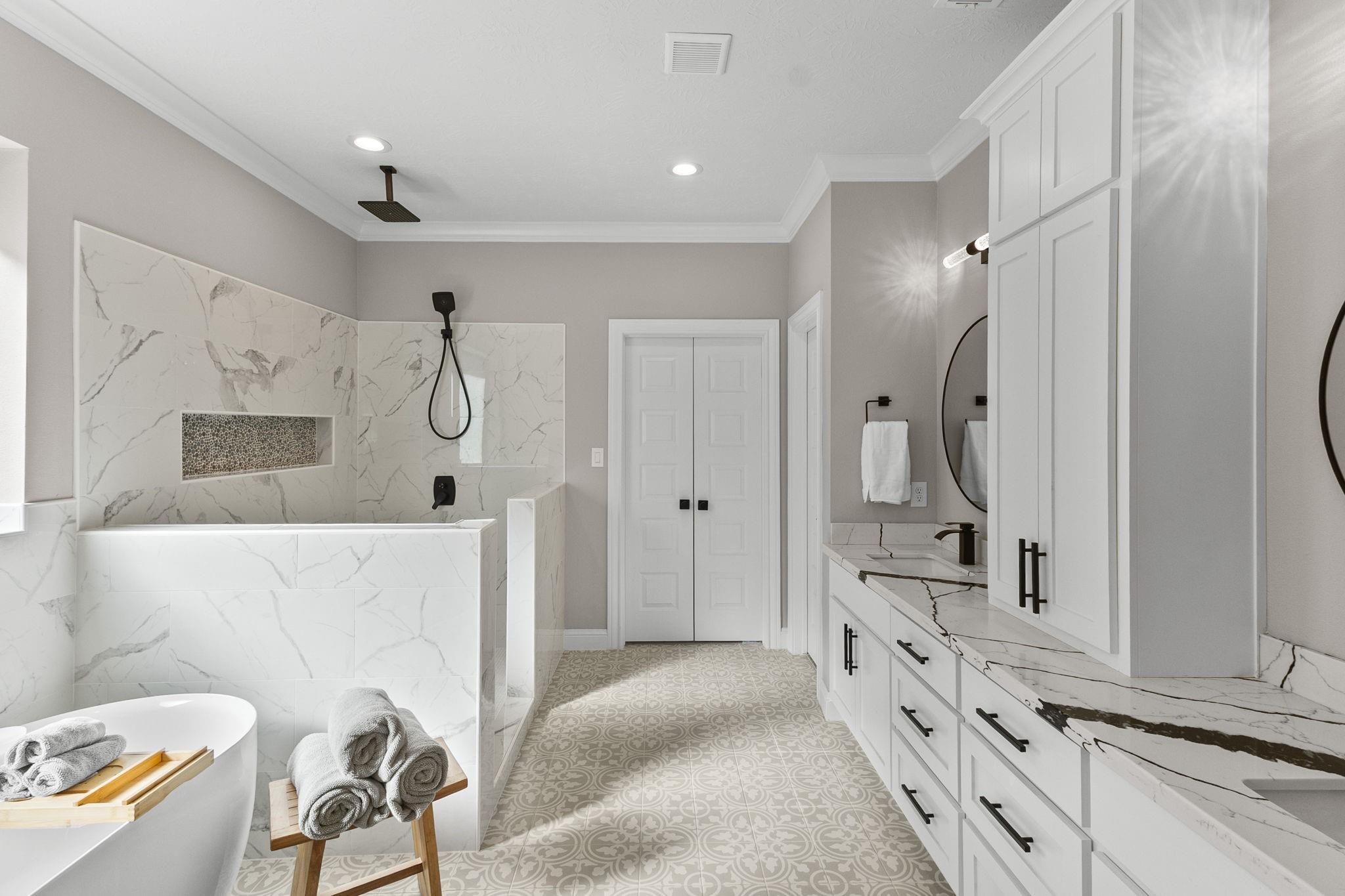 245 W Caldwood Drive