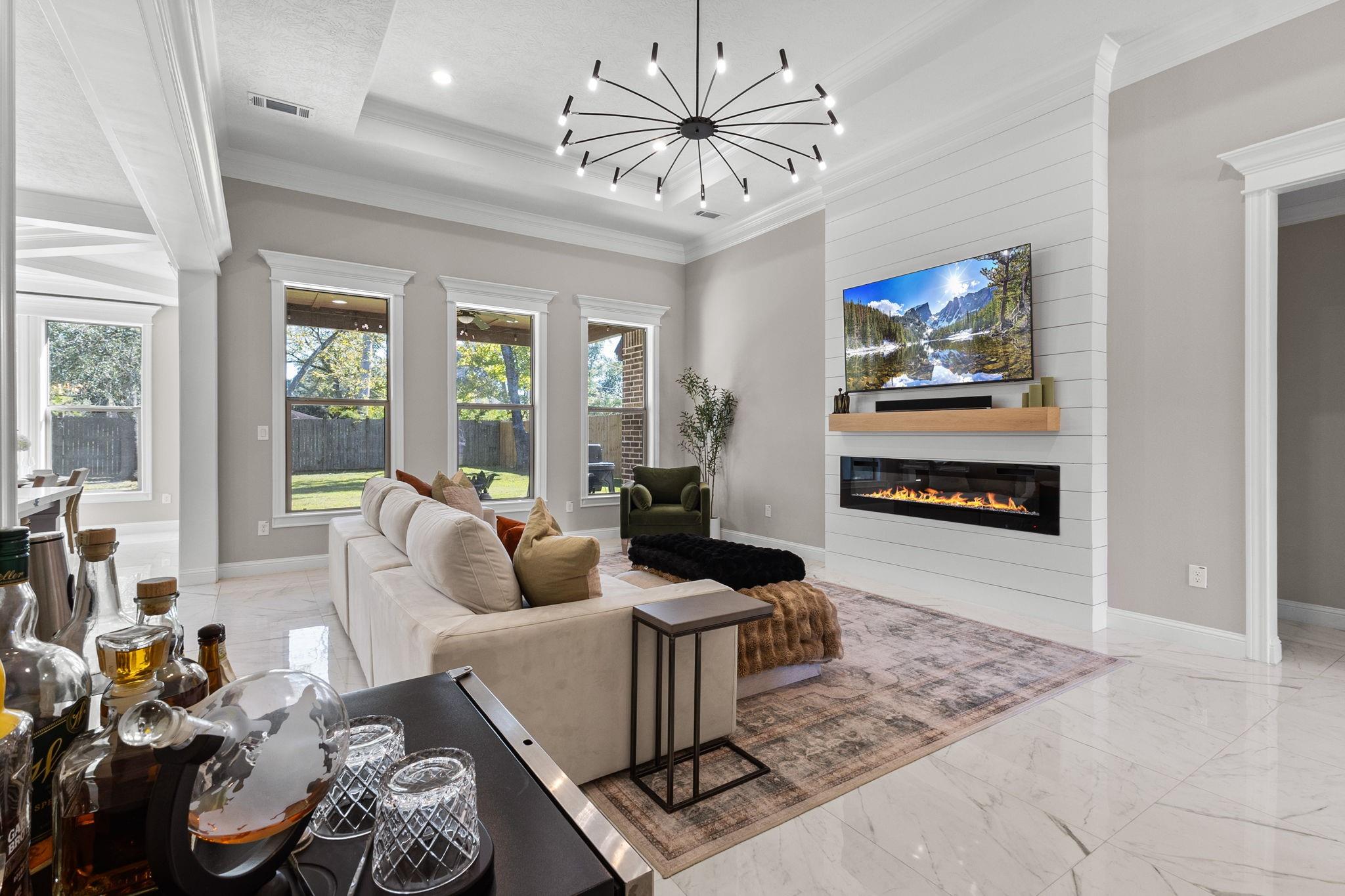 245 W Caldwood Drive