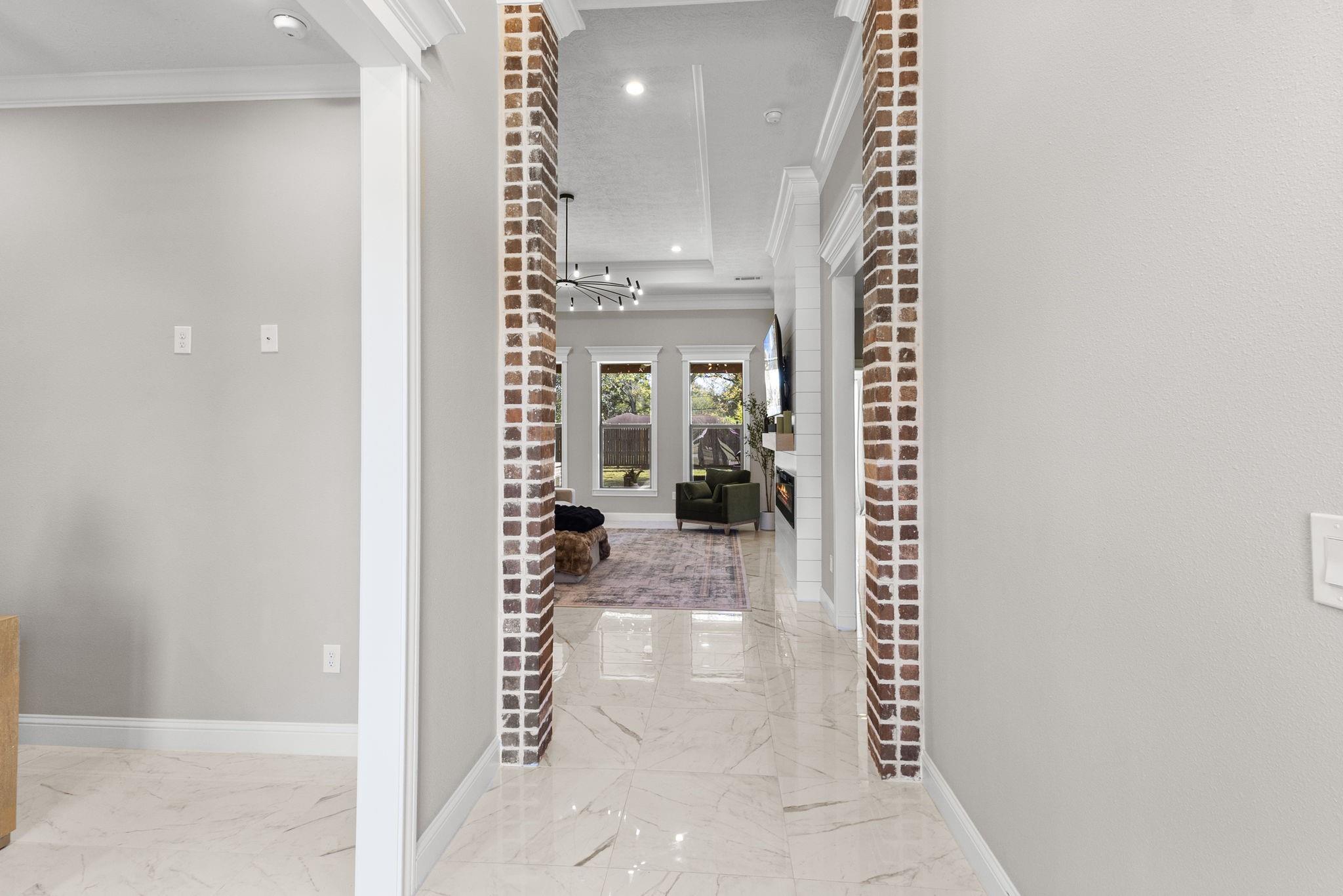 245 W Caldwood Drive