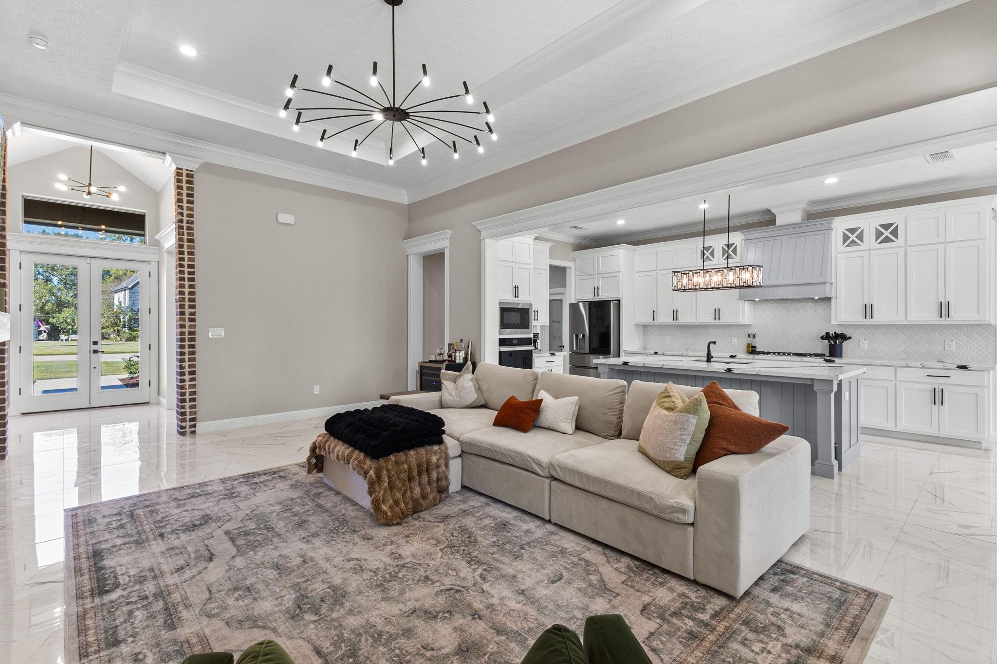 245 W Caldwood Drive