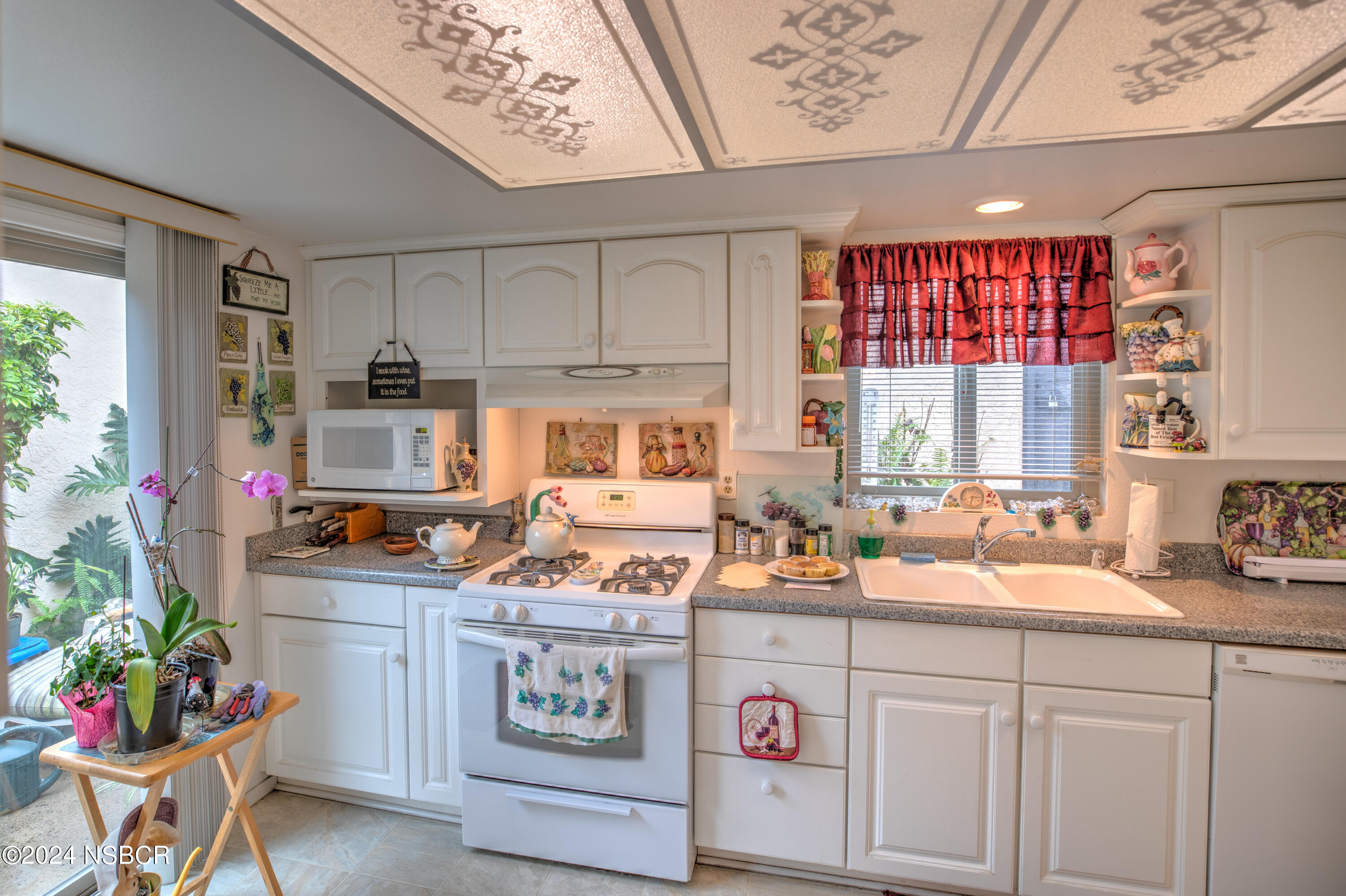 1014 E Walnut Avenue