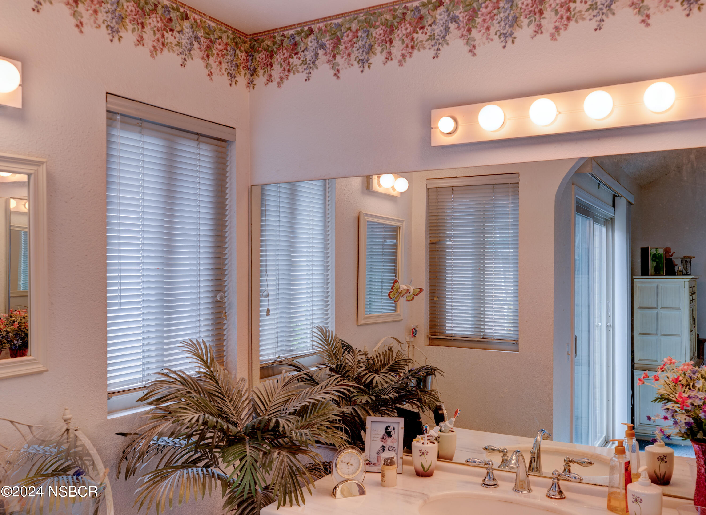 1014 E Walnut Avenue