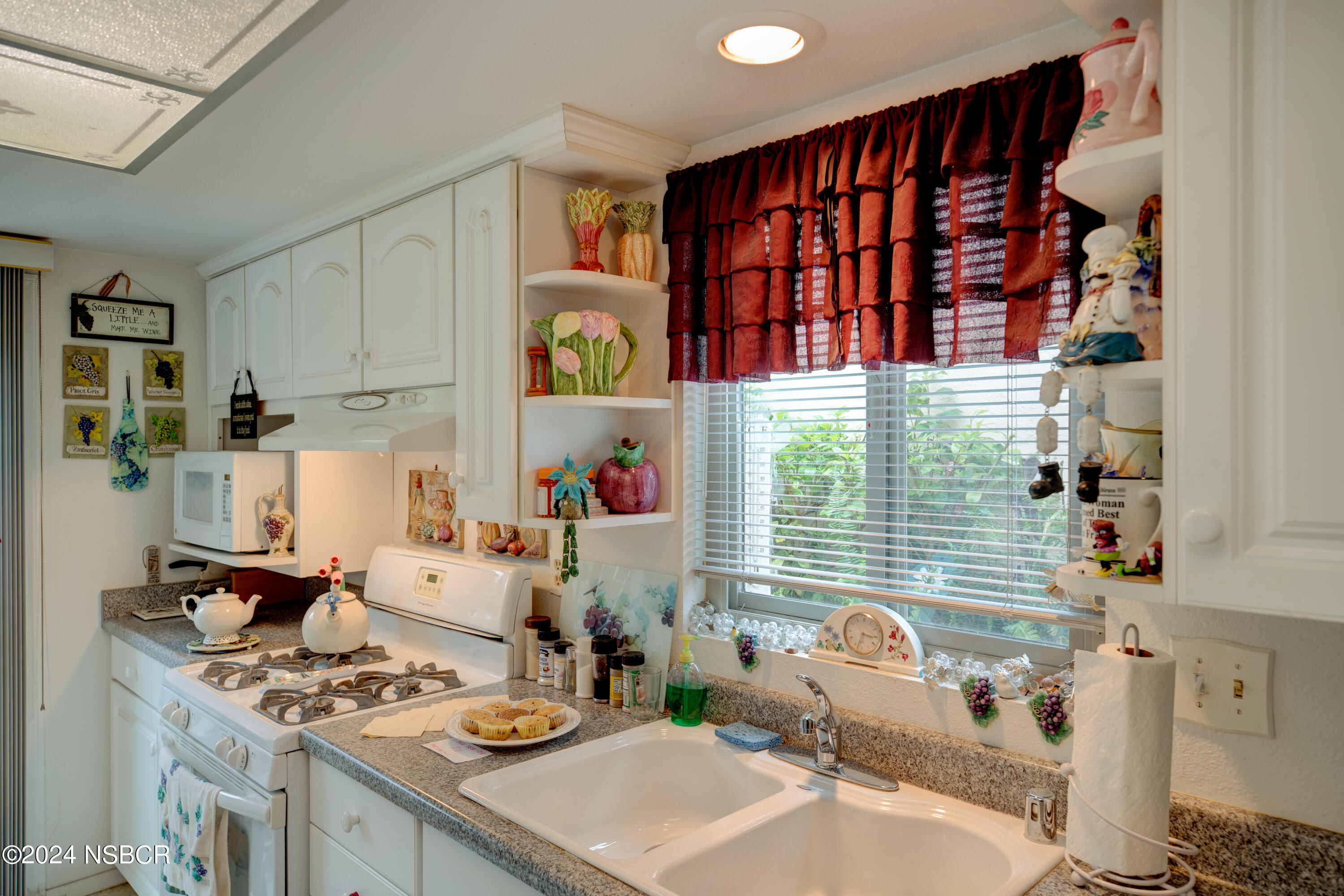 1014 E Walnut Avenue