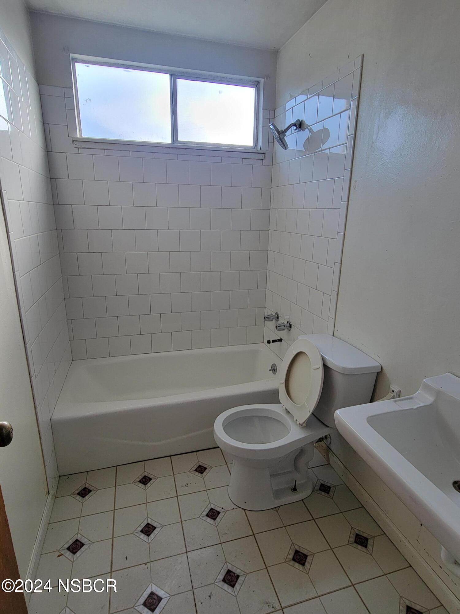 1325 W Loquat Avenue