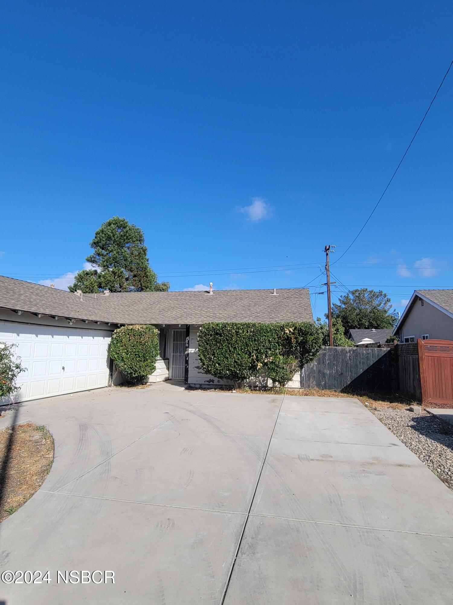 1325 W Loquat Avenue