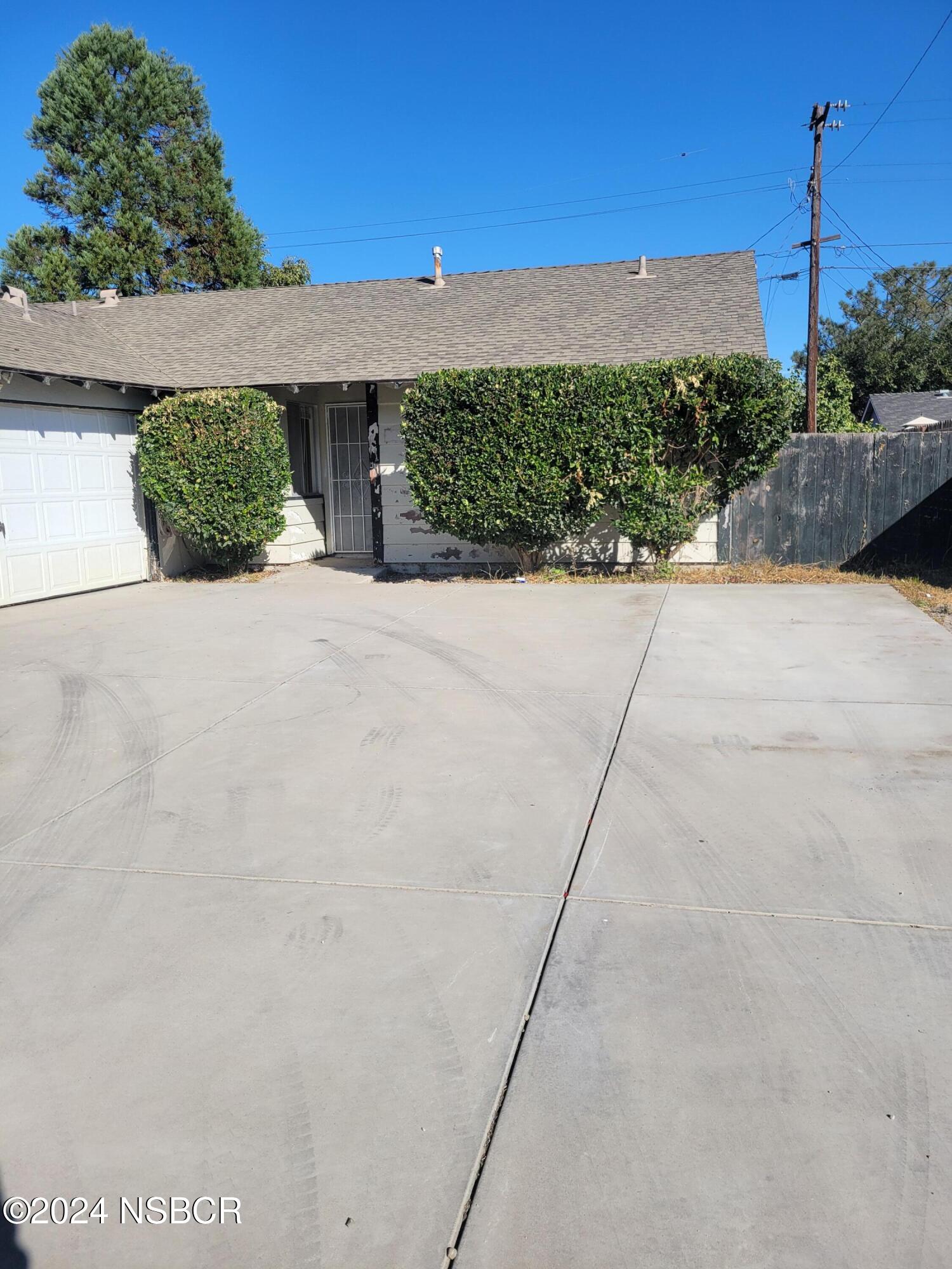 1325 W Loquat Avenue