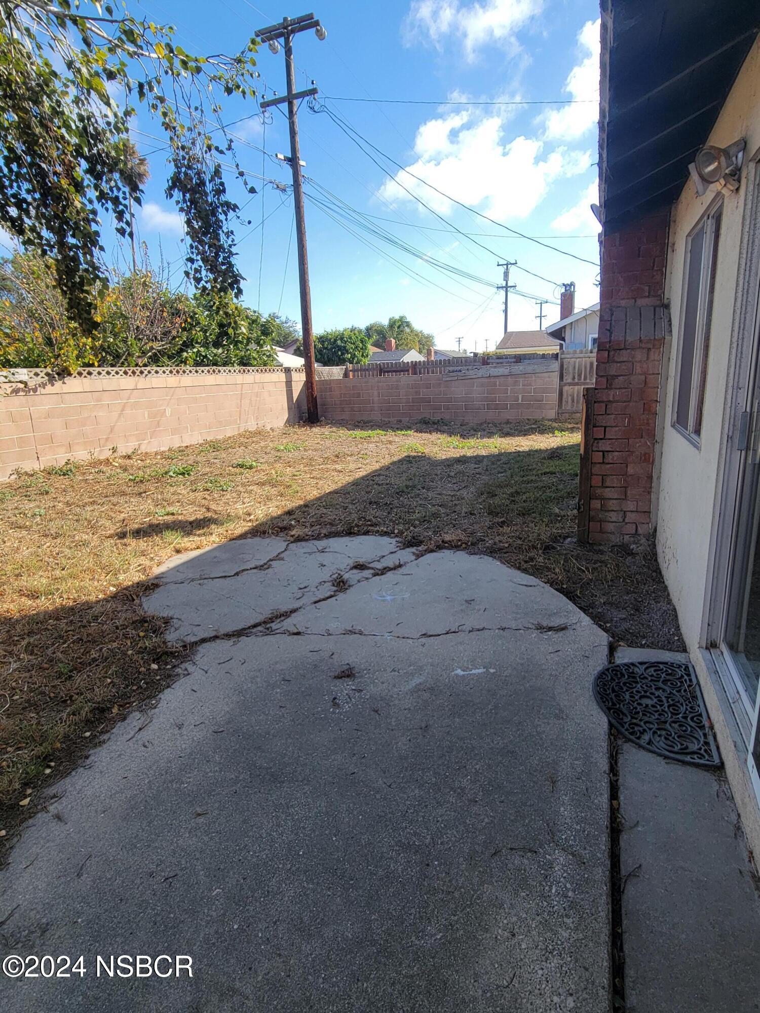 1325 W Loquat Avenue