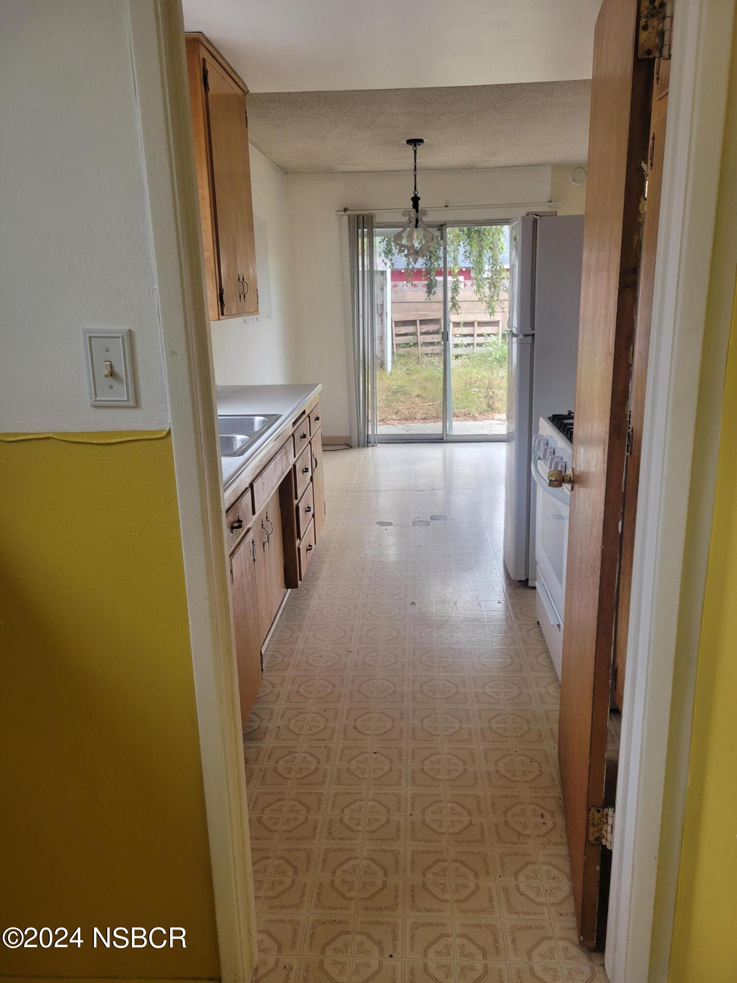 1325 W Loquat Avenue