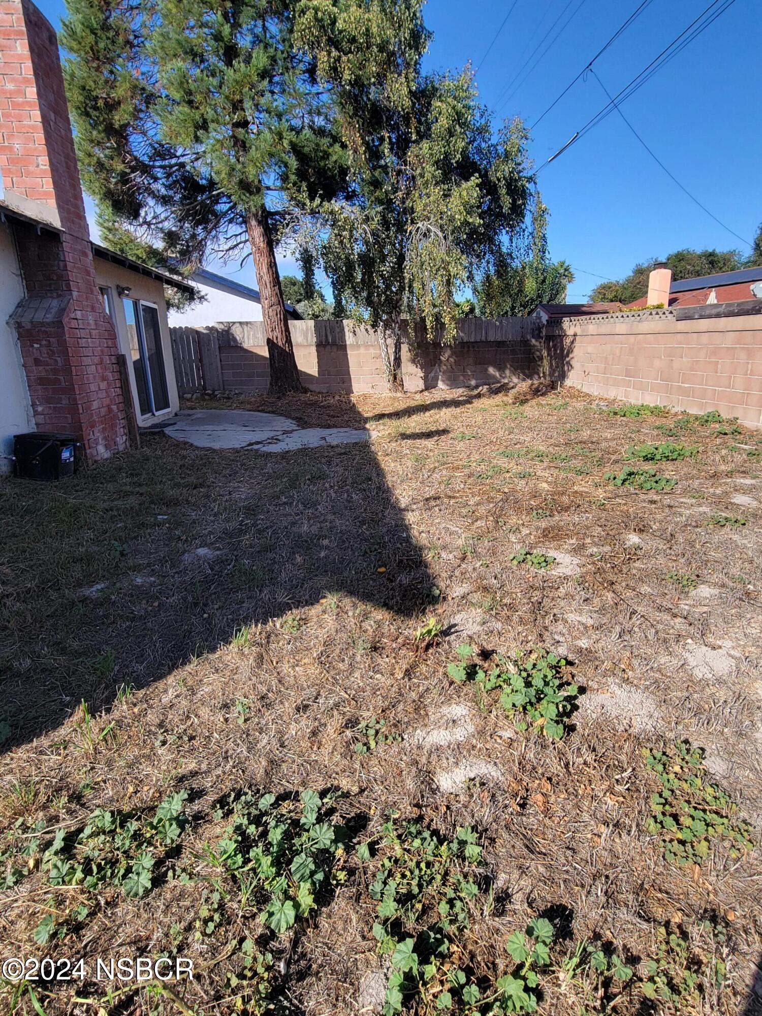 1325 W Loquat Avenue