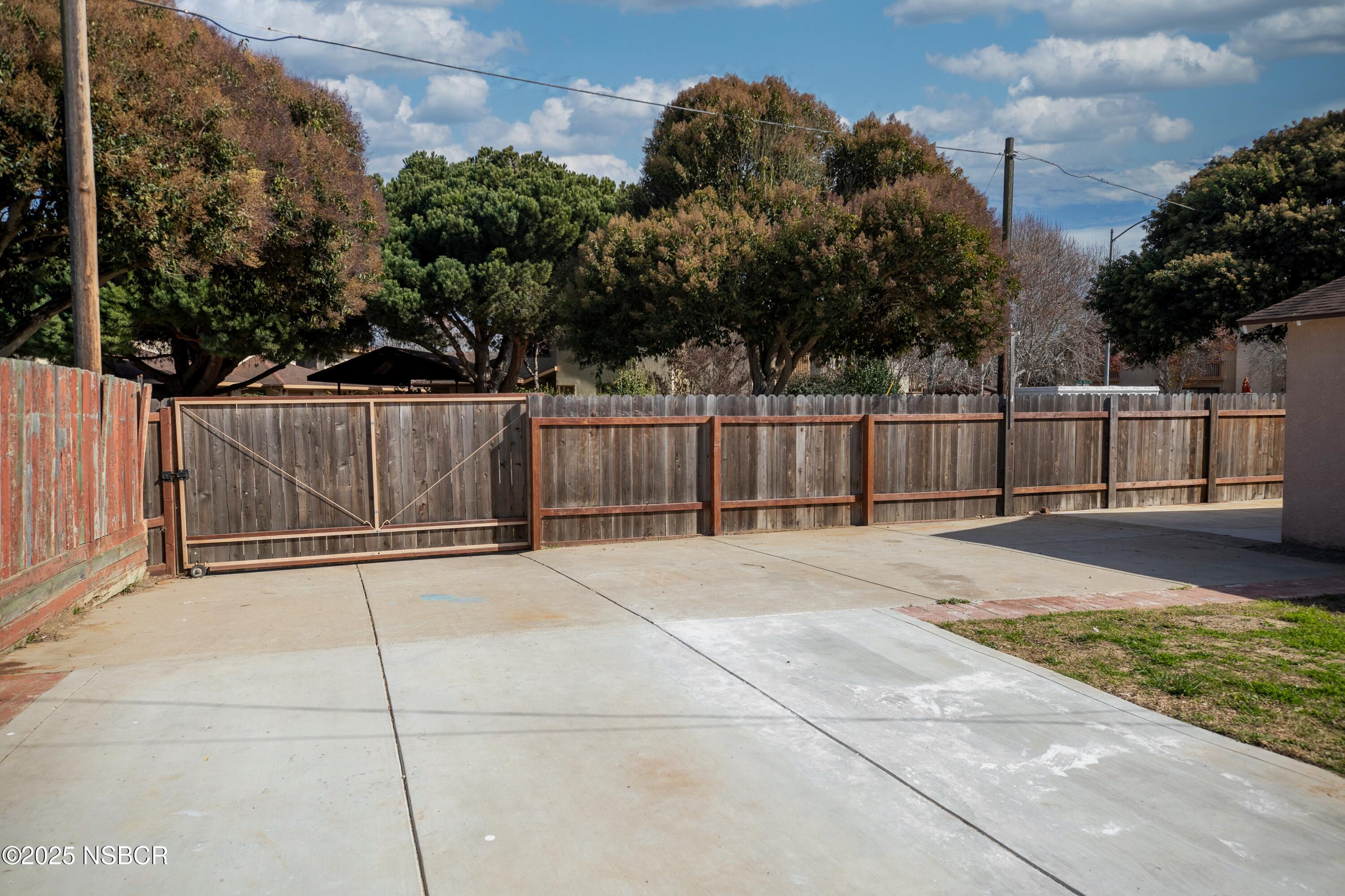 1301 W Apricot Avenue