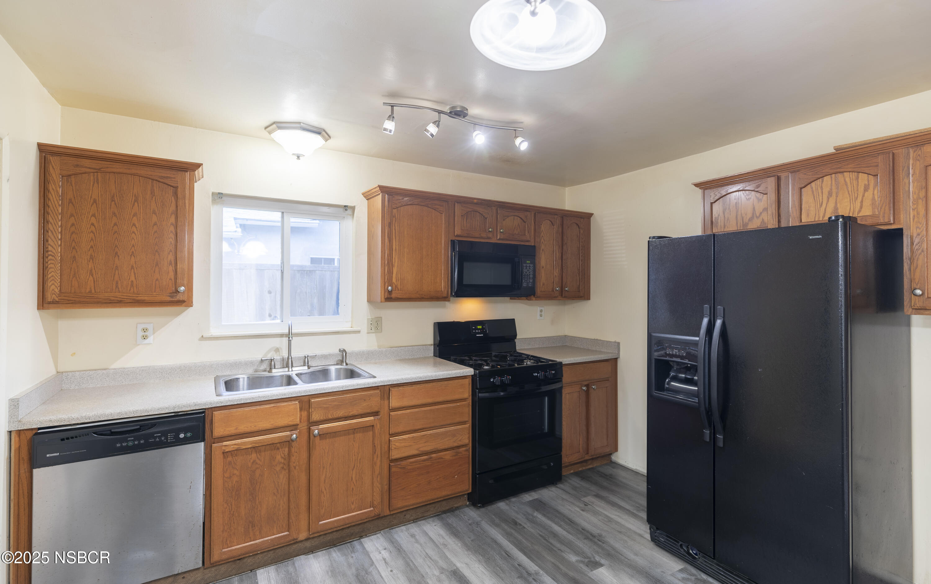 1301 W Apricot Avenue