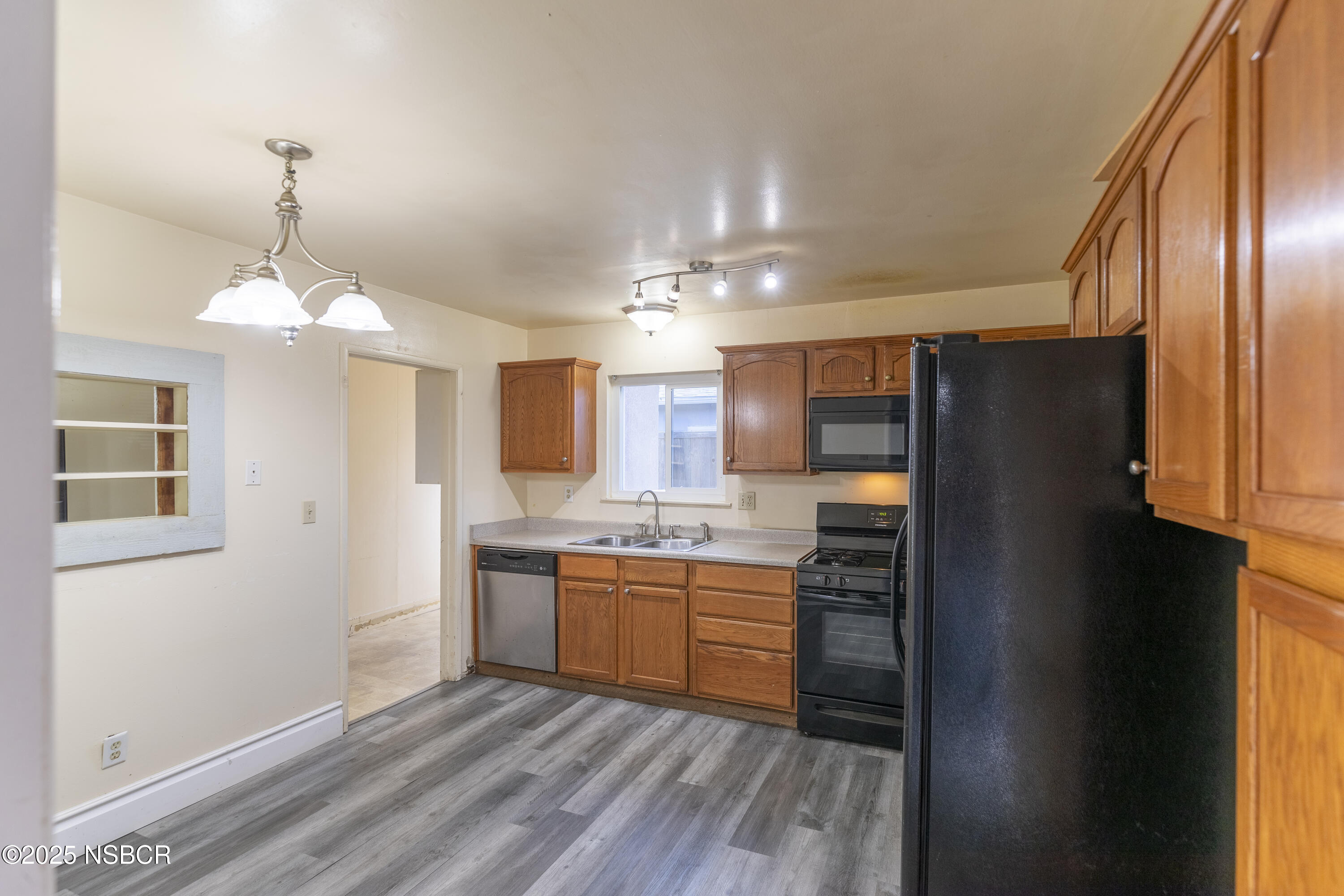 1301 W Apricot Avenue