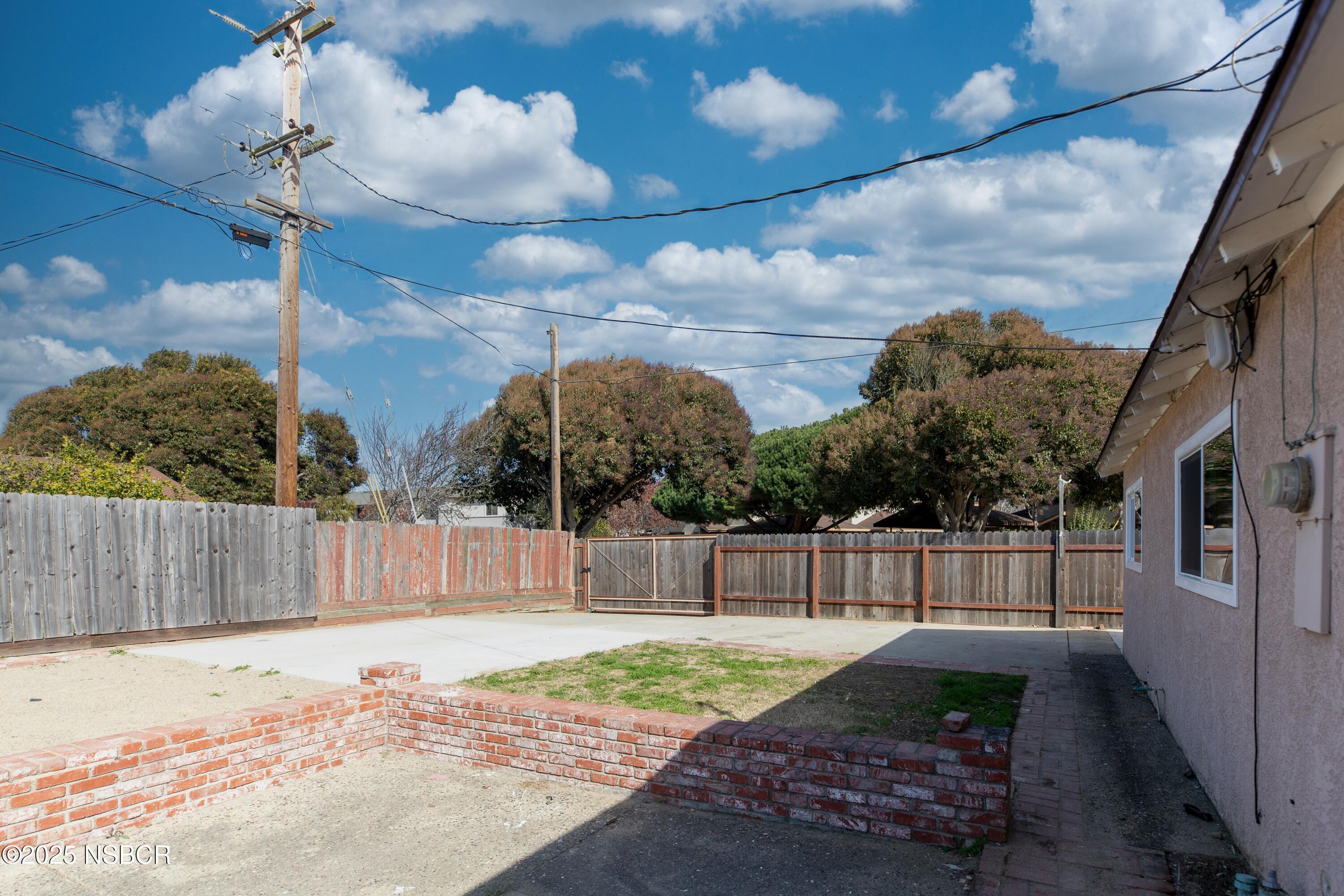 1301 W Apricot Avenue