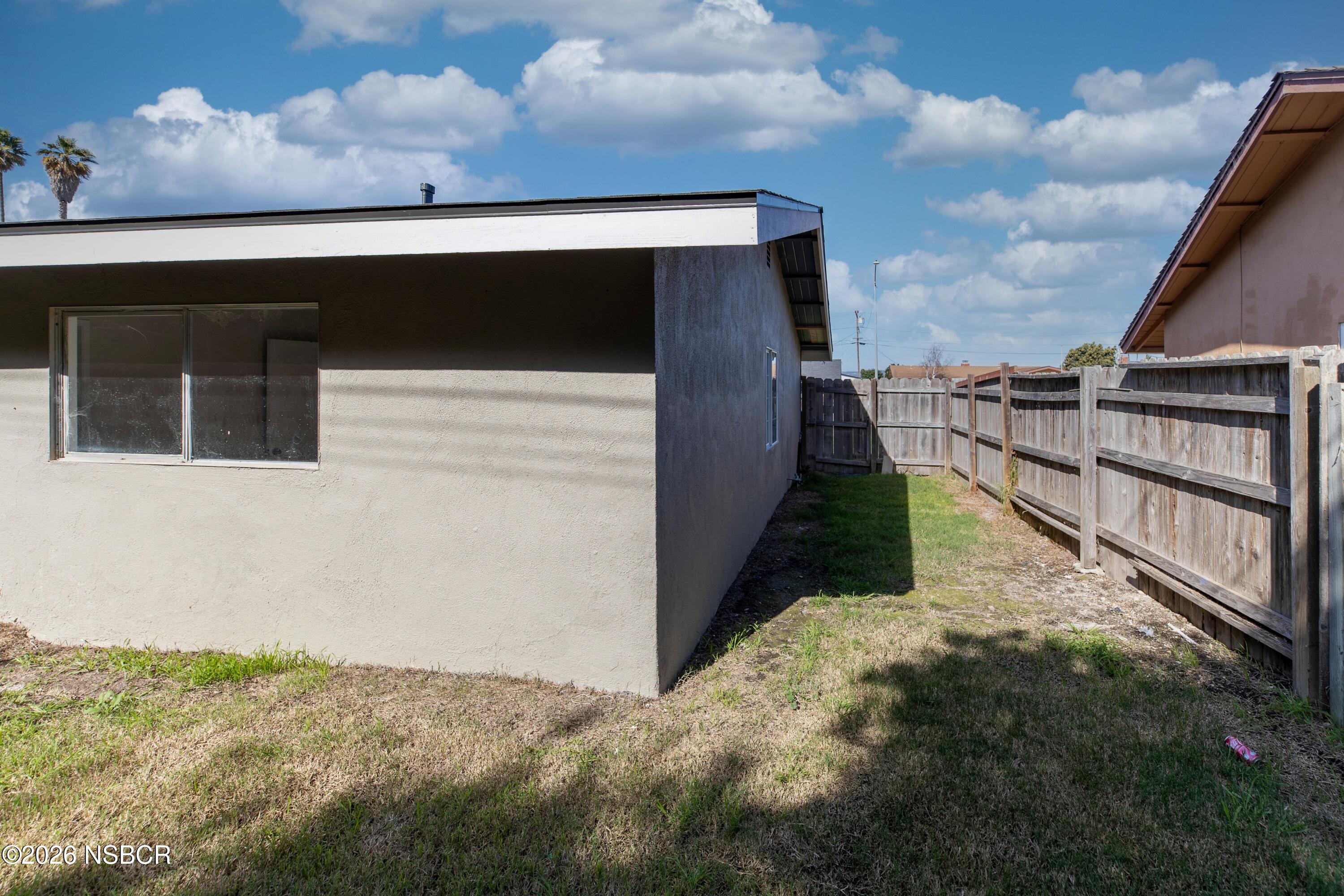 1328 W Willow Avenue