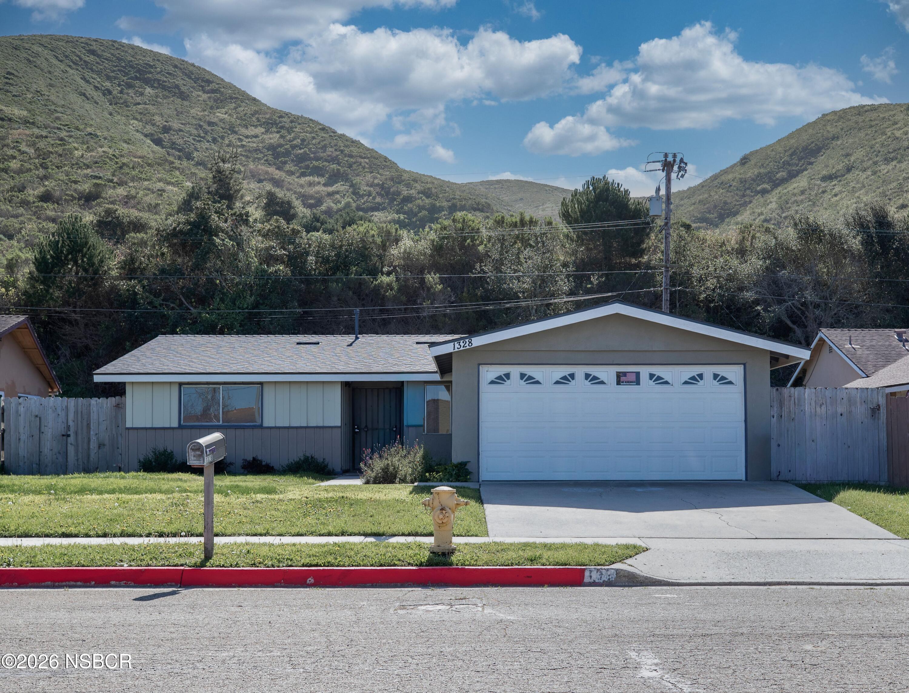 1328 W Willow Avenue