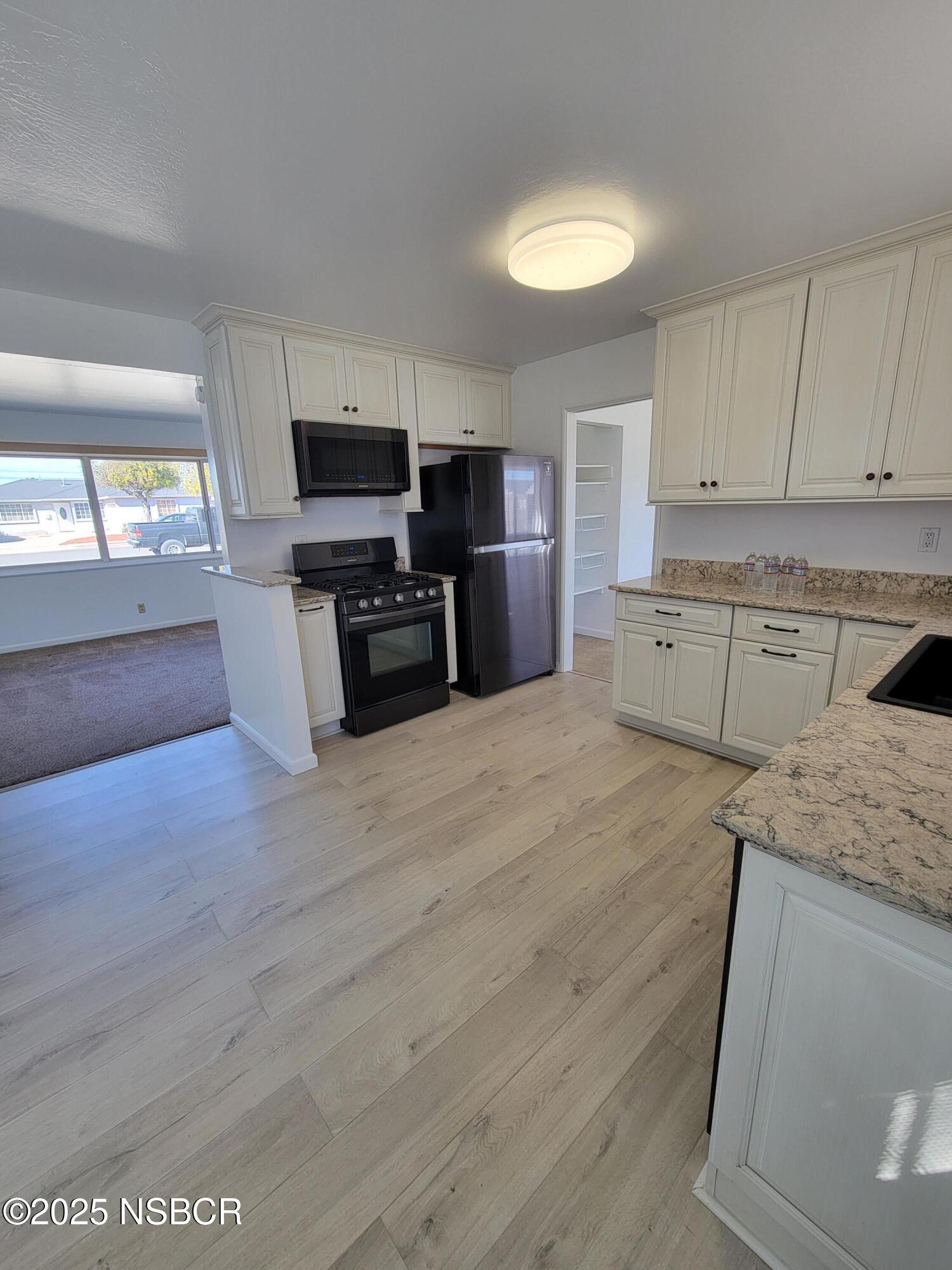 904 W Date Avenue