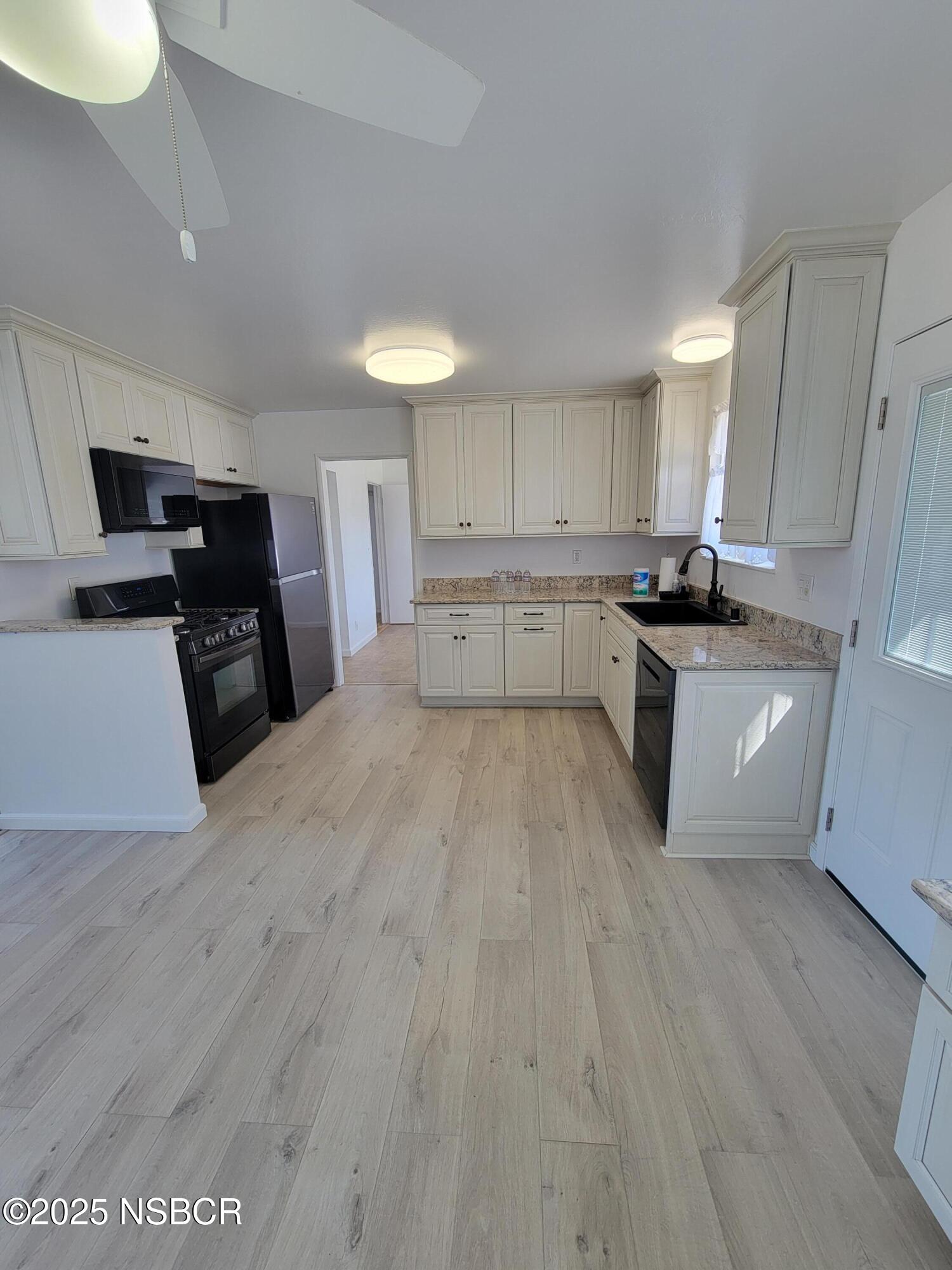 904 W Date Avenue