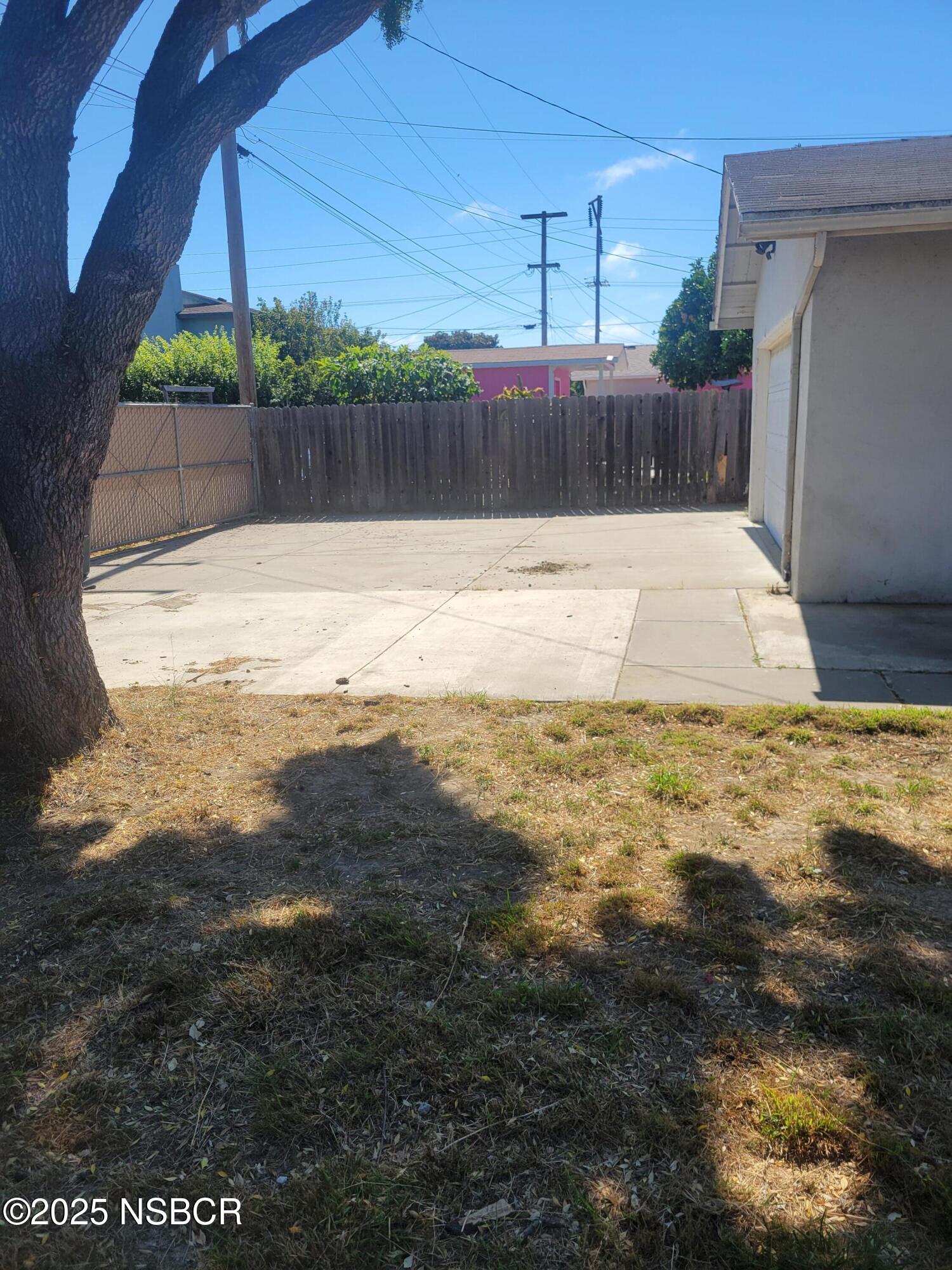 812 E Oak Avenue