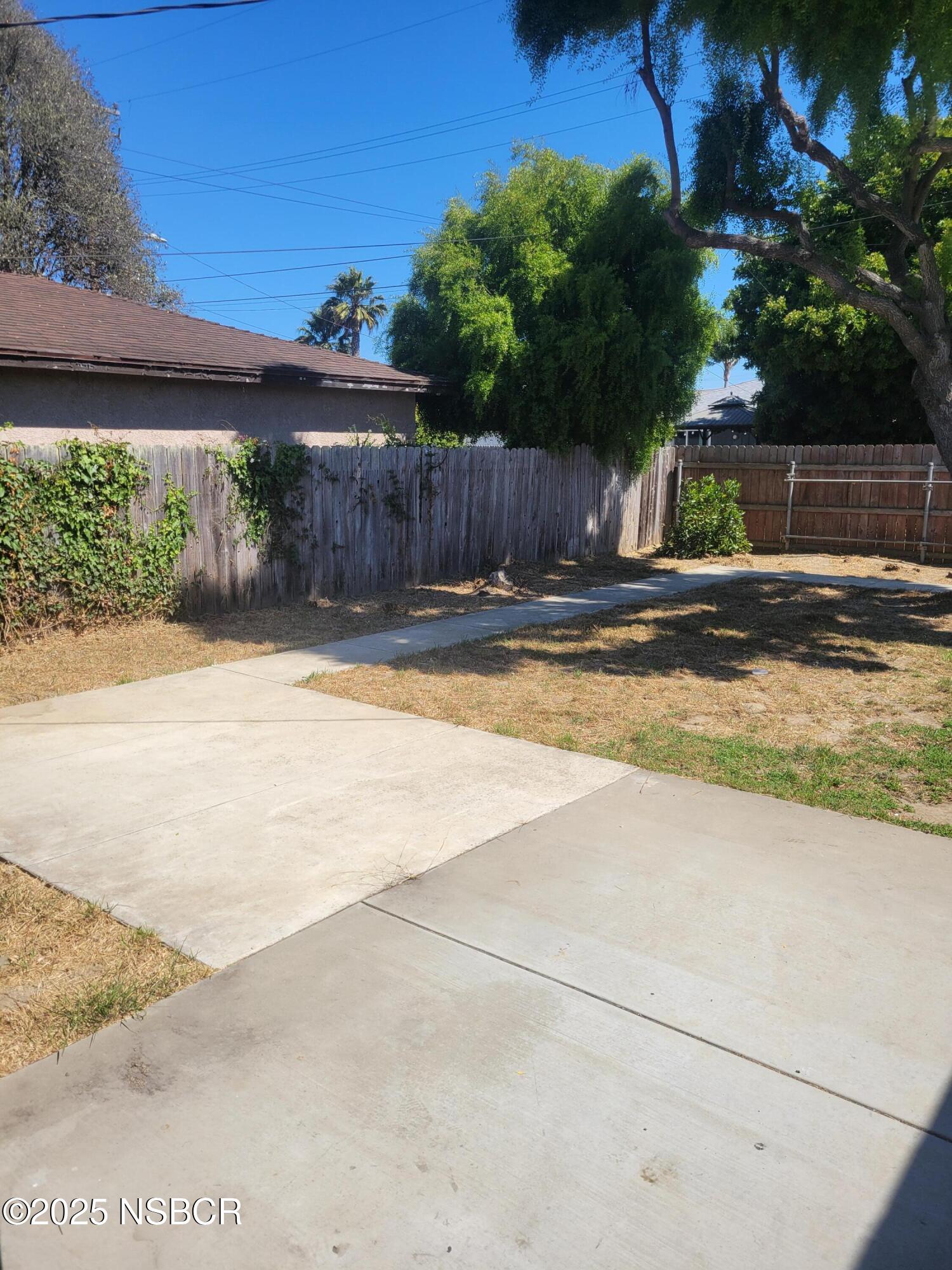 812 E Oak Avenue
