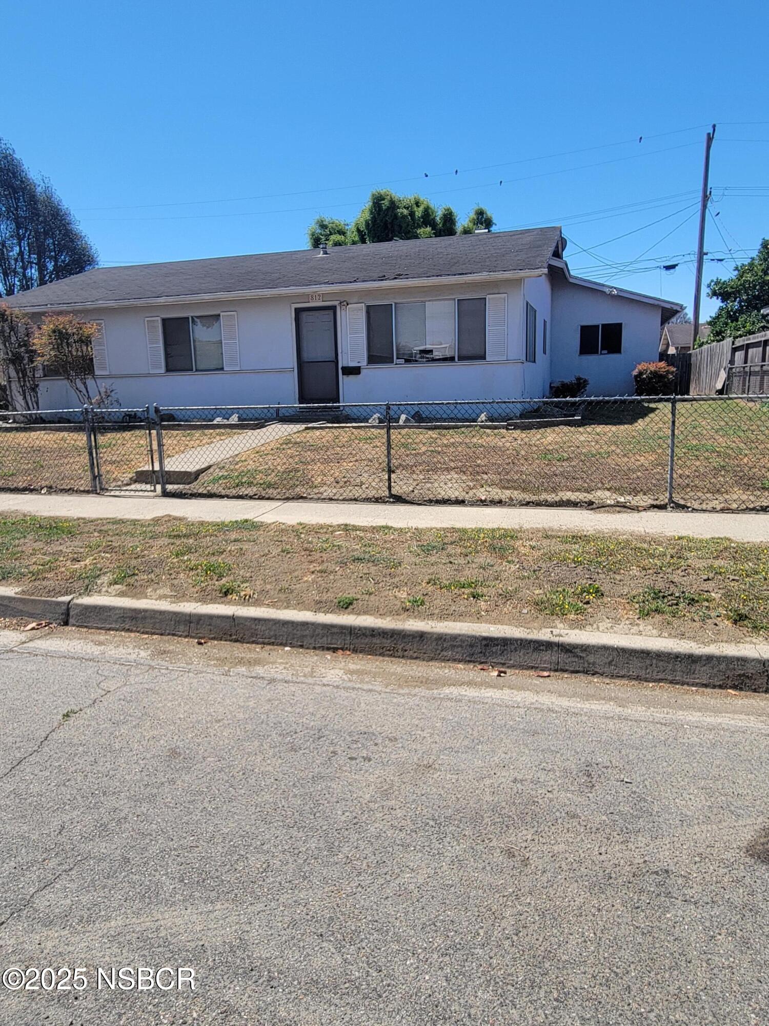 812 E Oak Avenue