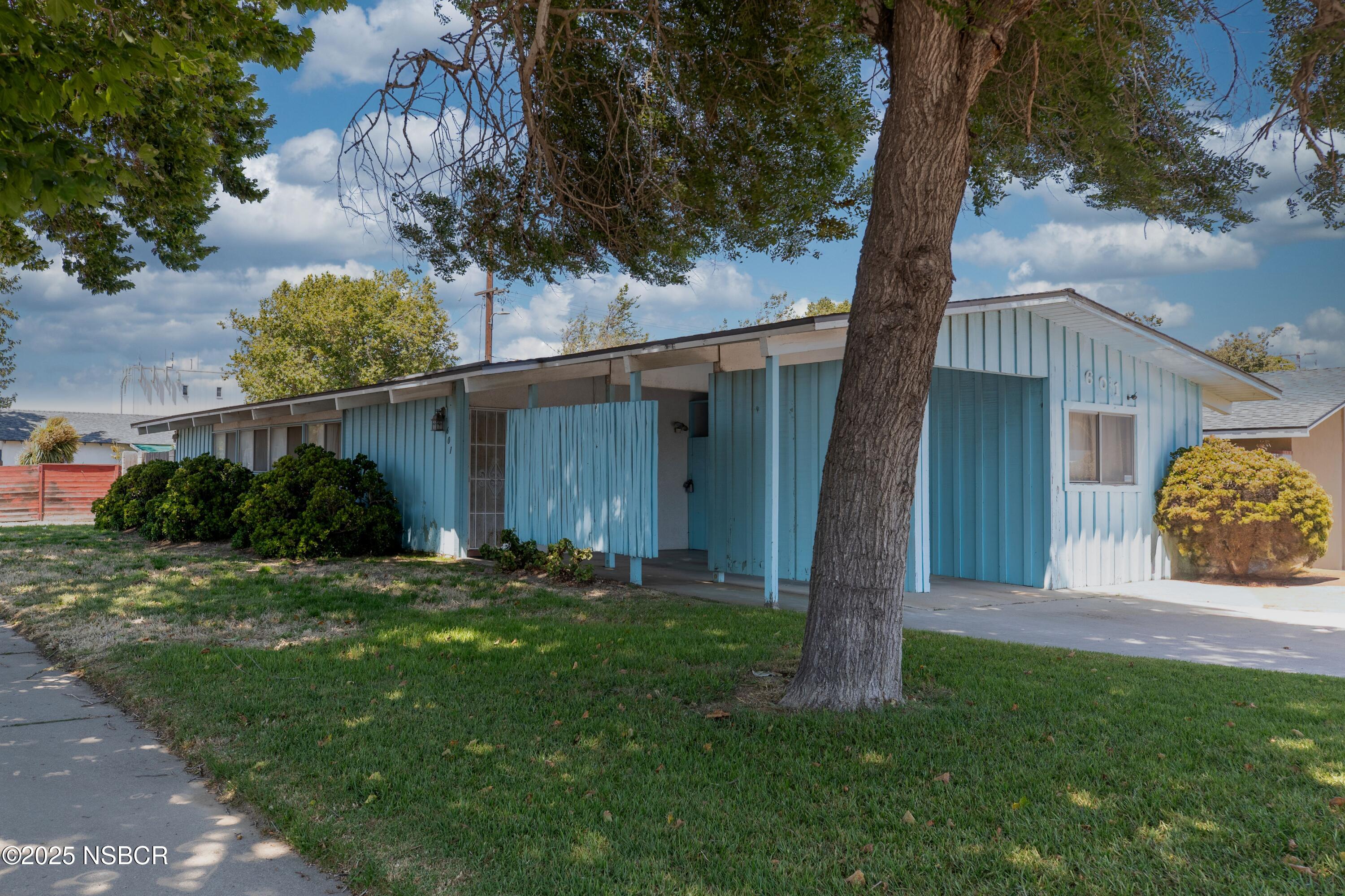 601 E Lemon Avenue