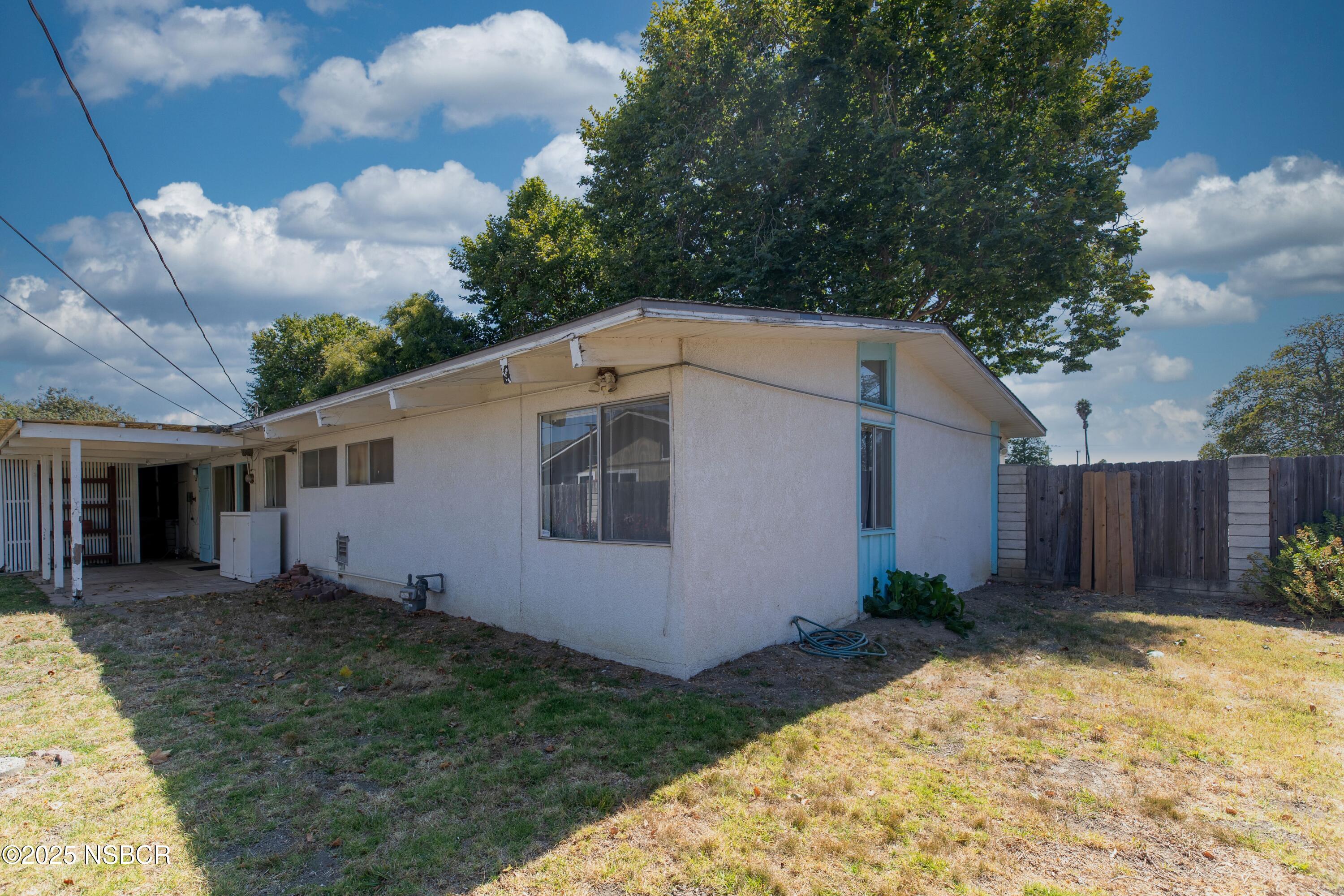 601 E Lemon Avenue