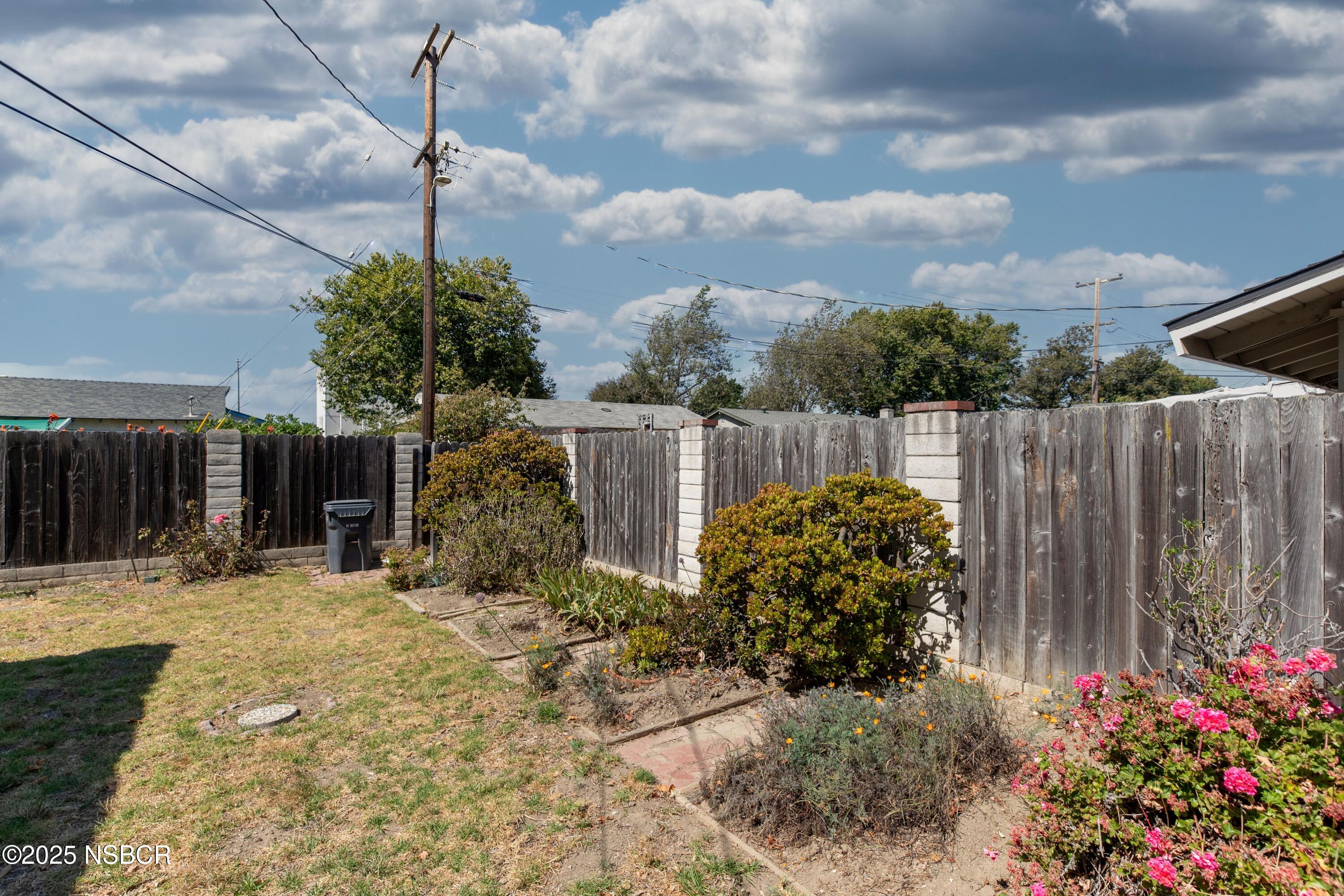 601 E Lemon Avenue