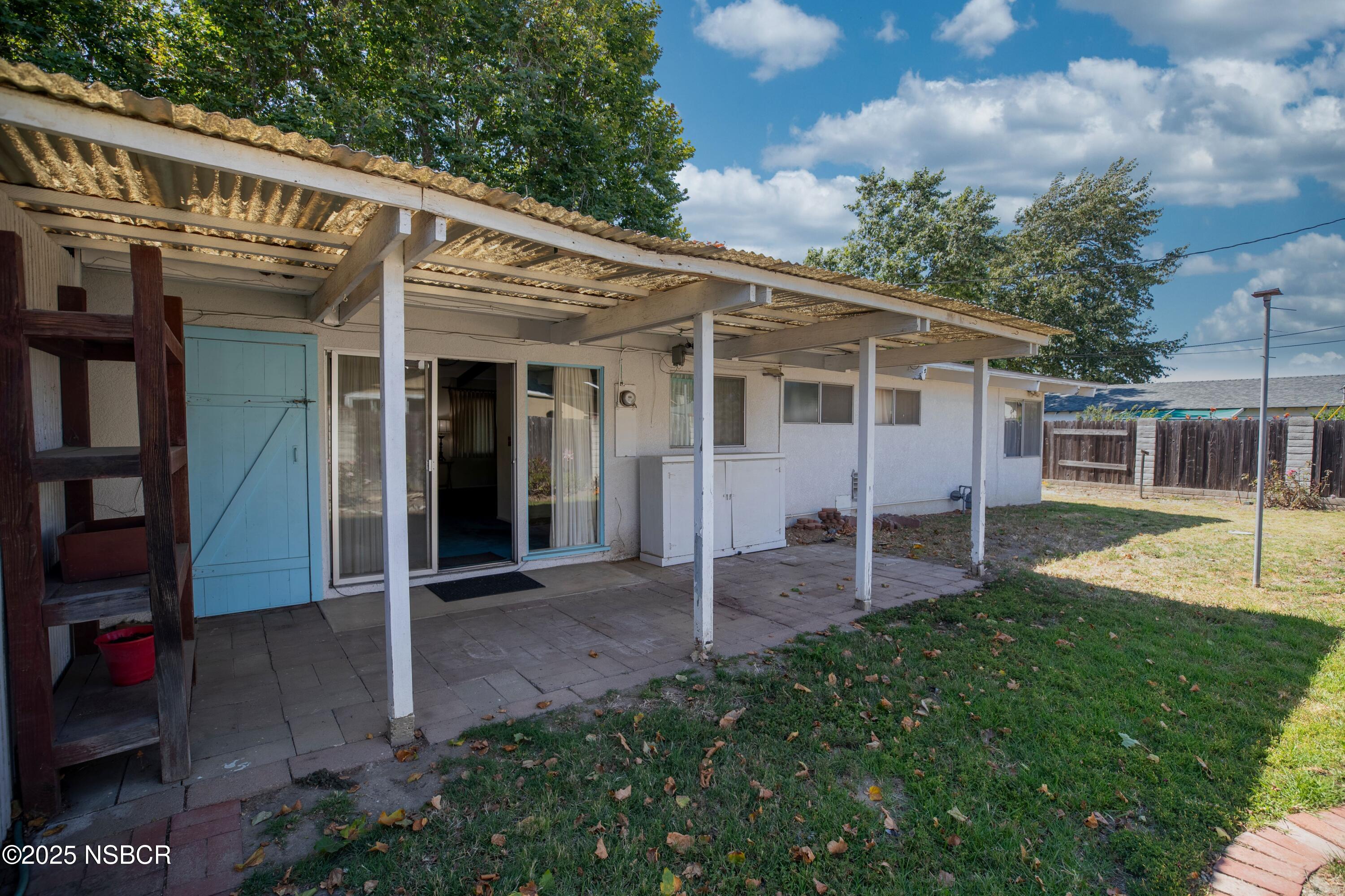 601 E Lemon Avenue