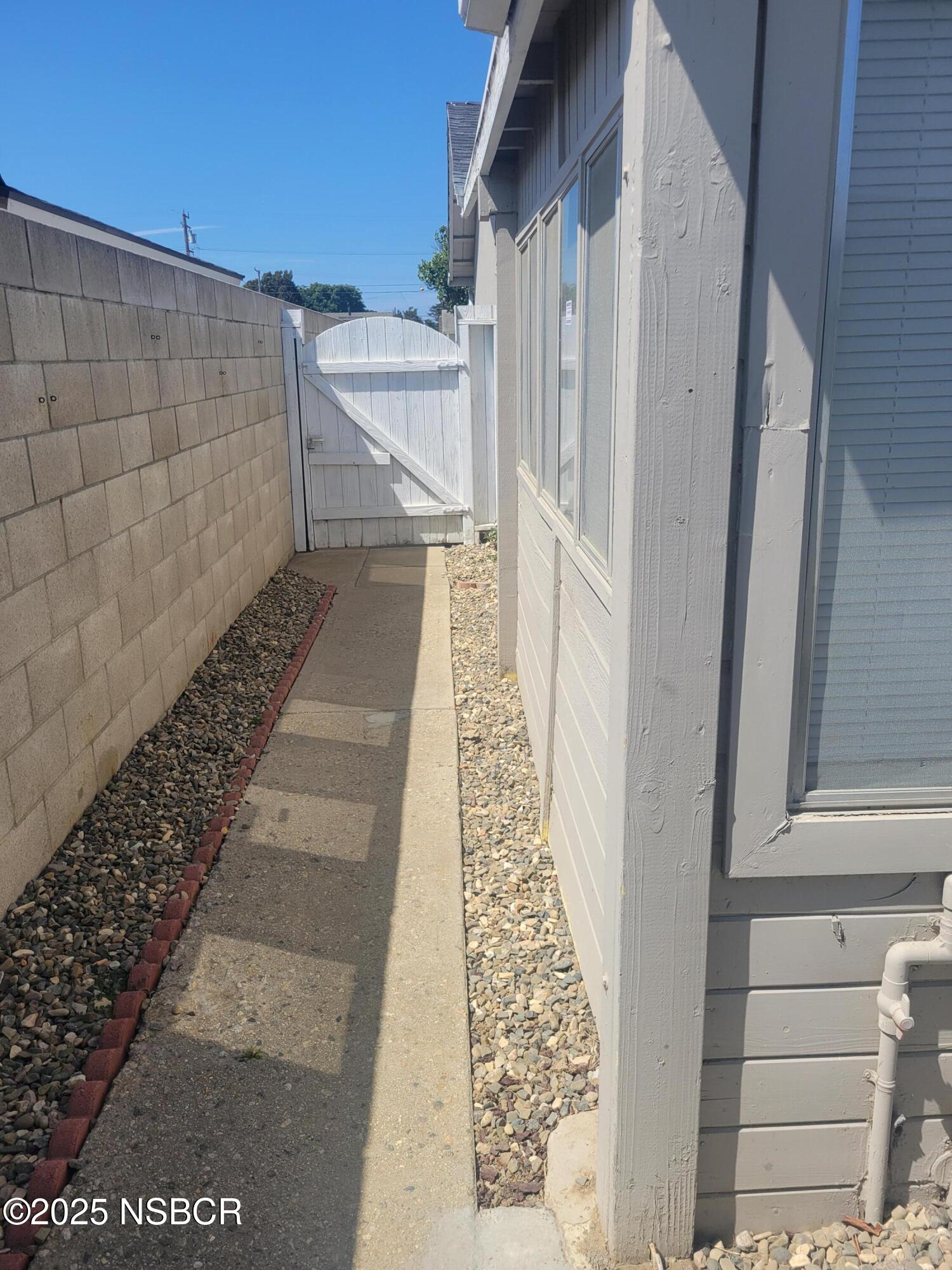 812 W Nectarine Avenue