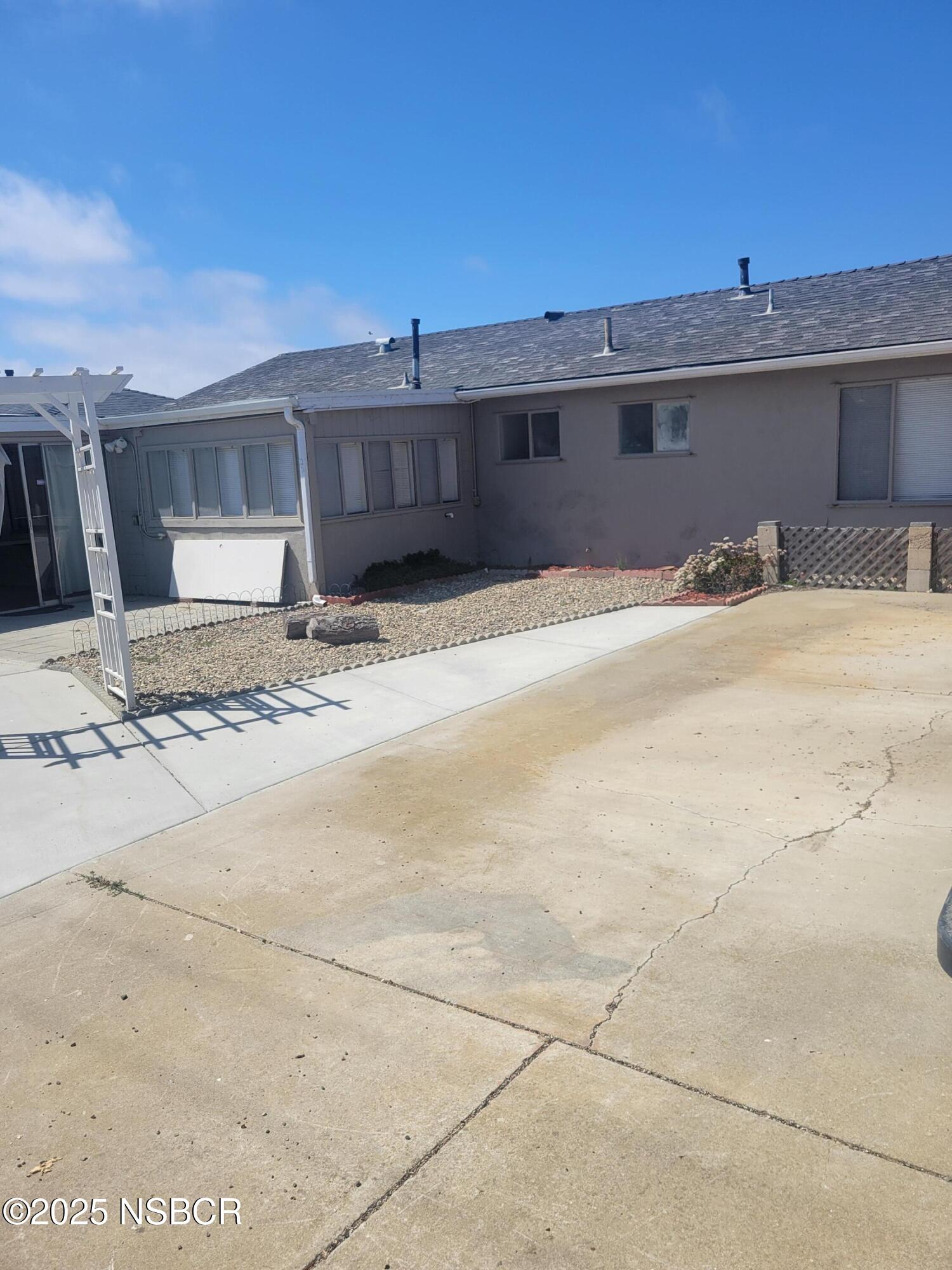 812 W Nectarine Avenue