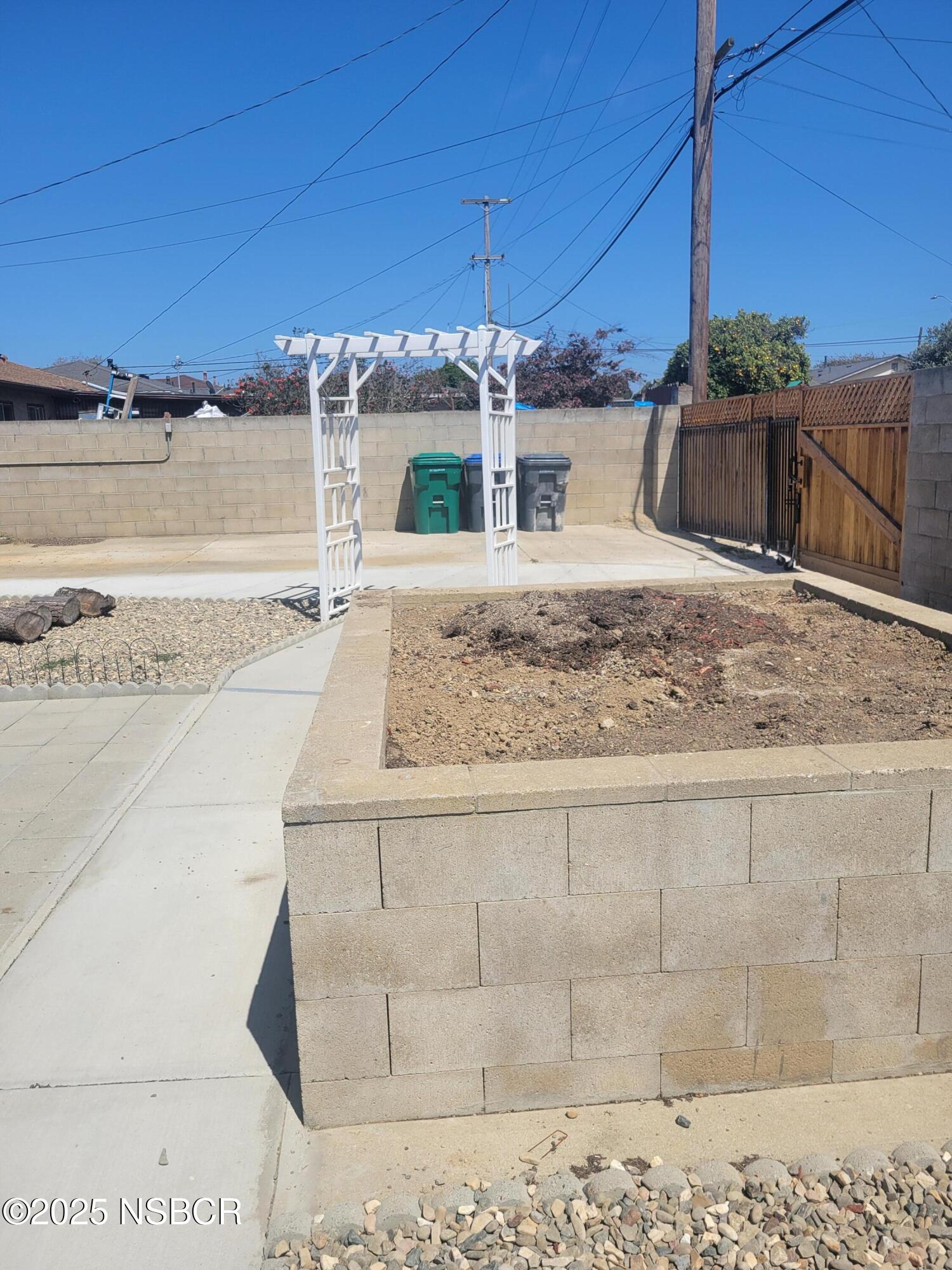 812 W Nectarine Avenue