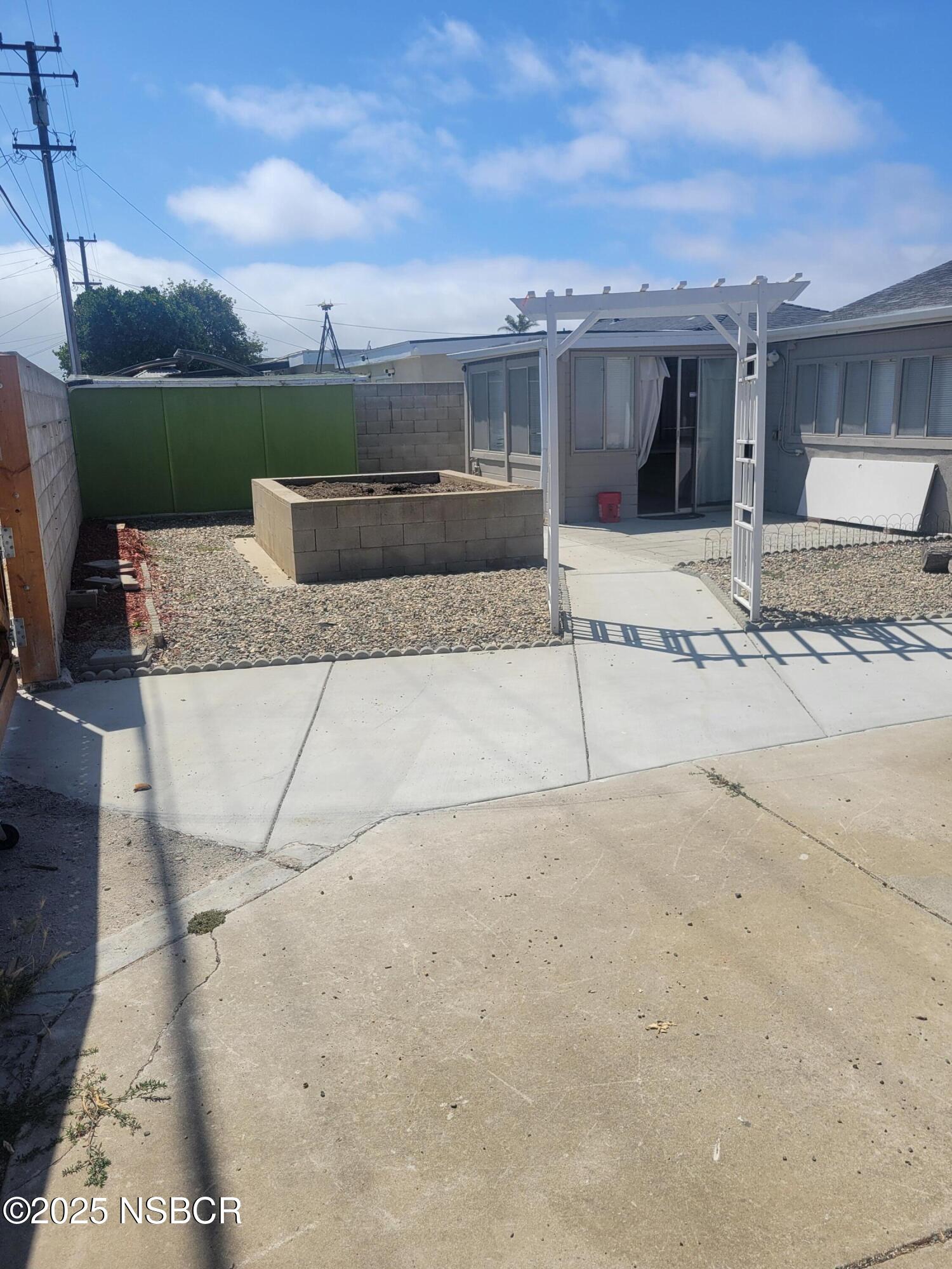 812 W Nectarine Avenue