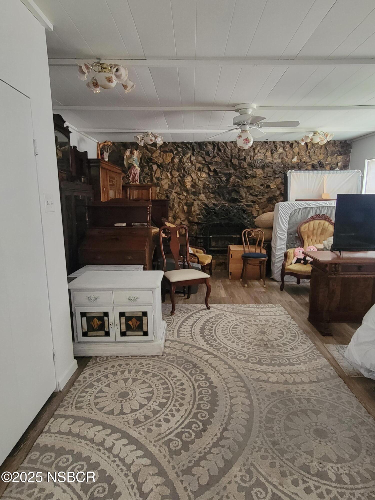 812 W Nectarine Avenue